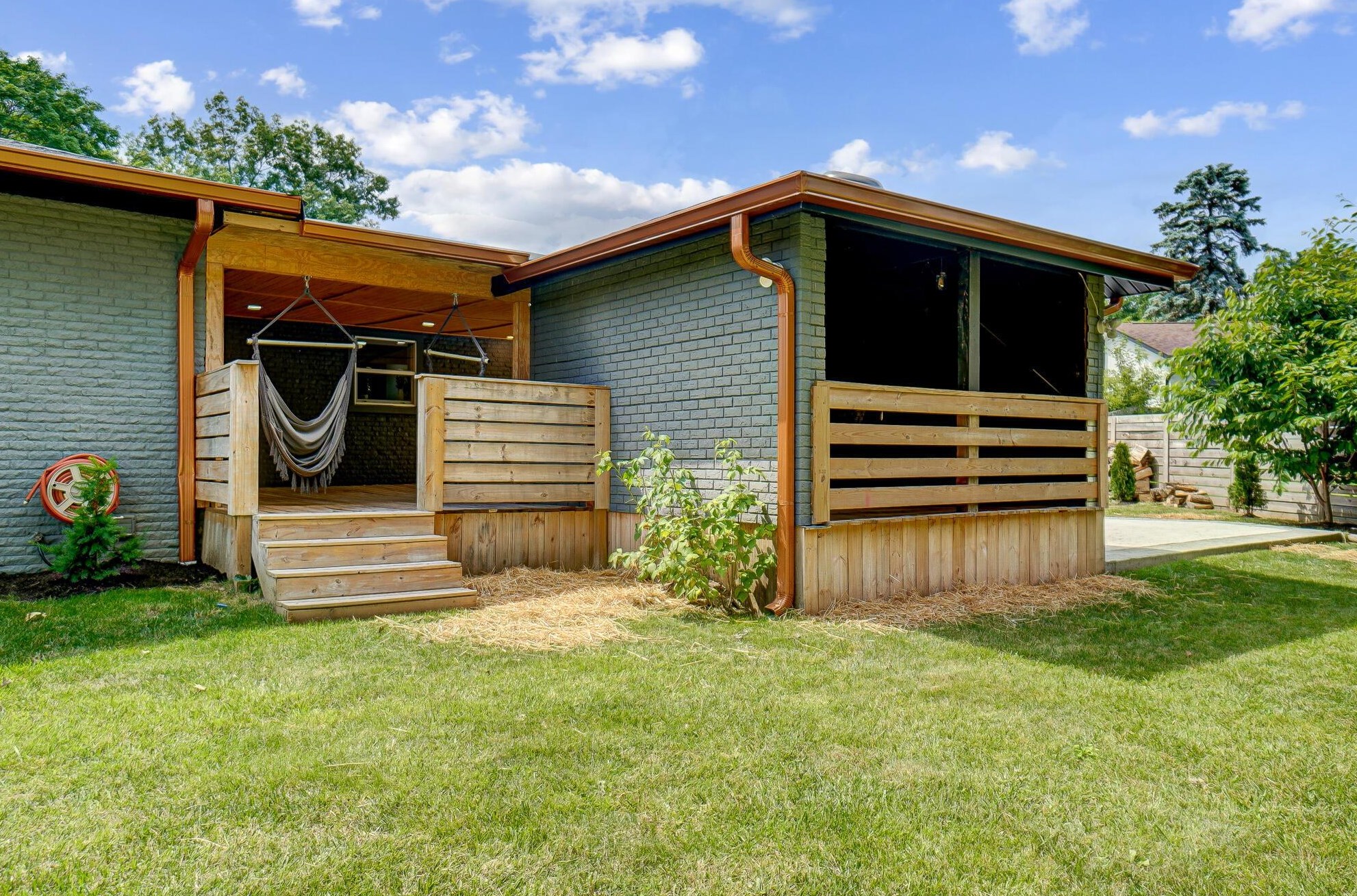 1380 Devonhurst Dr, Columbus OH 43232-1524 exterior