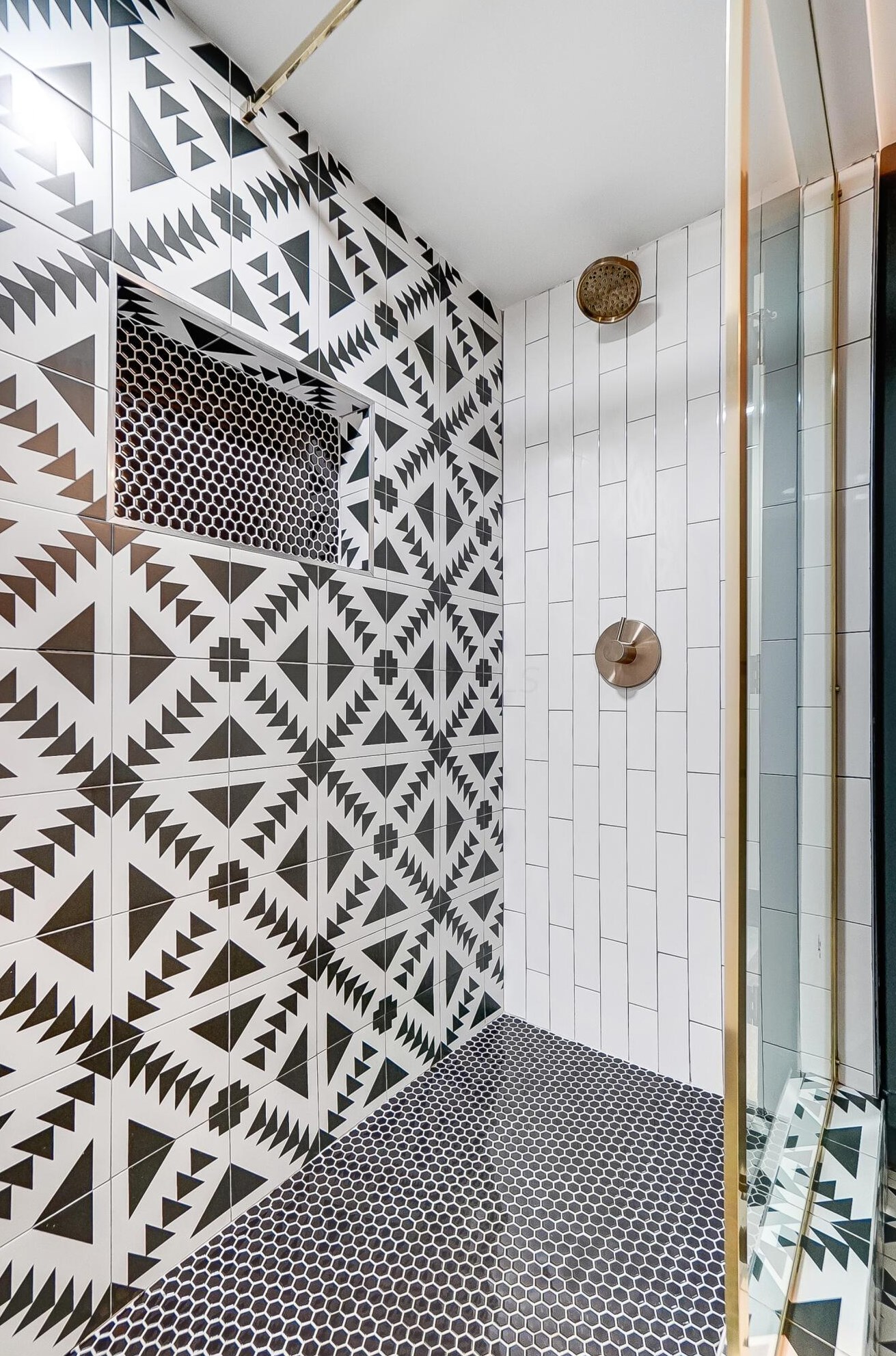 1380 Devonhurst Dr, Columbus OH 43232-1524 exterior