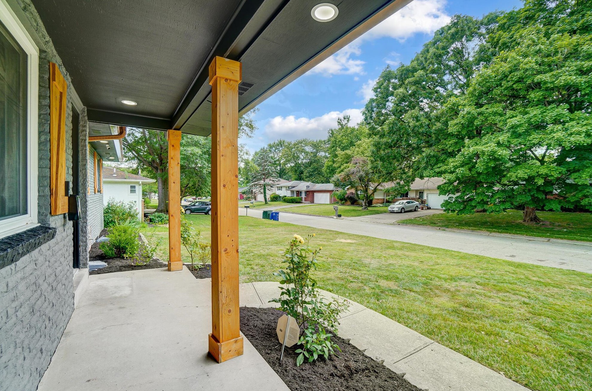 1380 Devonhurst Dr, Columbus OH 43232-1524 exterior