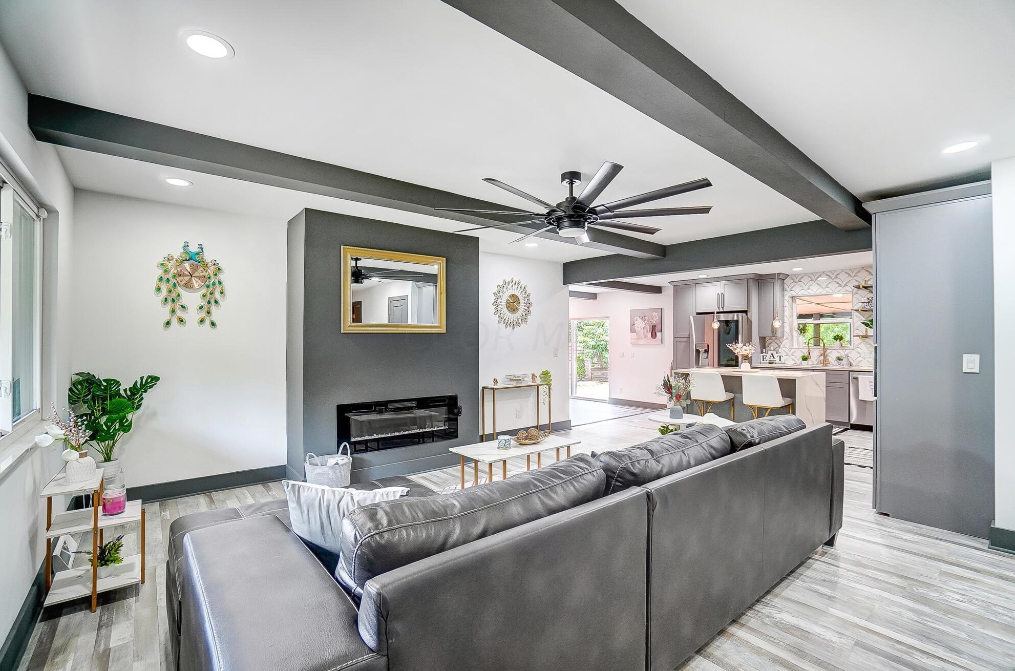 1380 Devonhurst Dr, Columbus OH 43232-1524 exterior