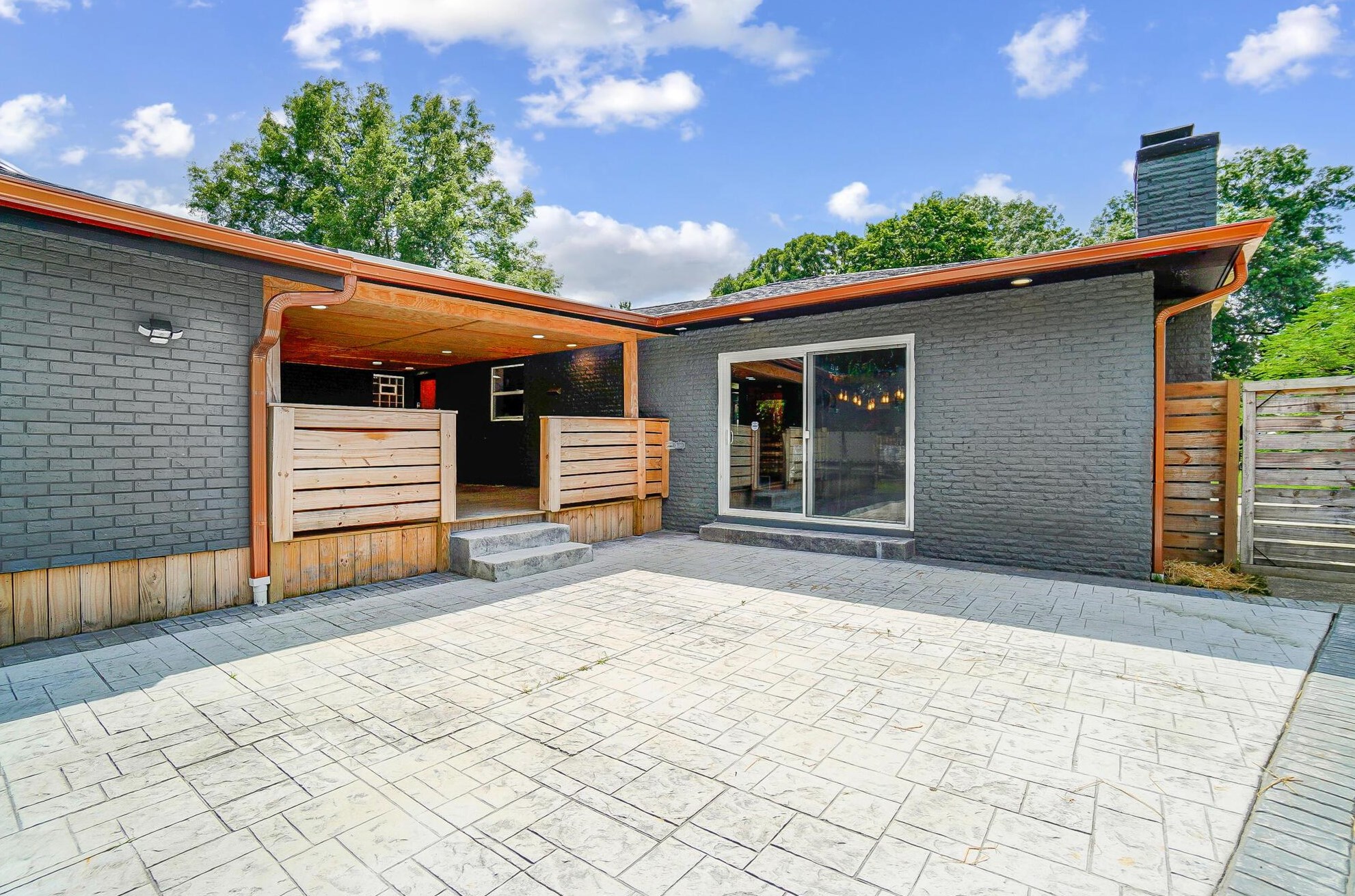 1380 Devonhurst Dr, Columbus OH 43232-1524 exterior