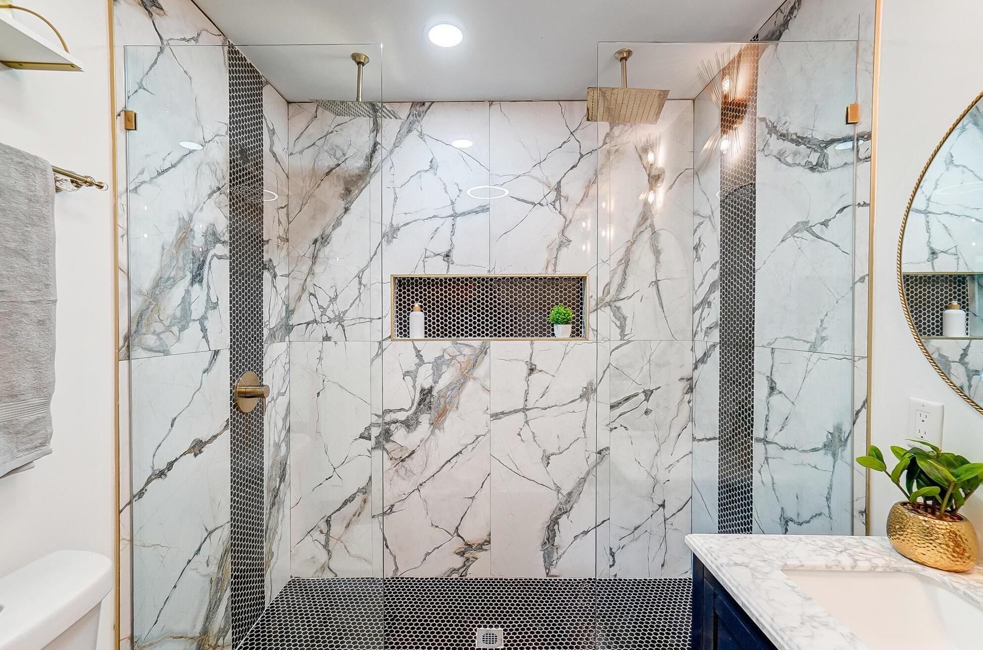 1380 Devonhurst Dr, Columbus OH 43232-1524 exterior