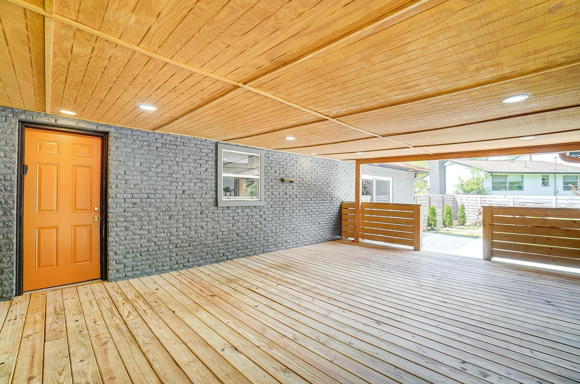 1380 Devonhurst Dr, Columbus OH 43232-1524 exterior