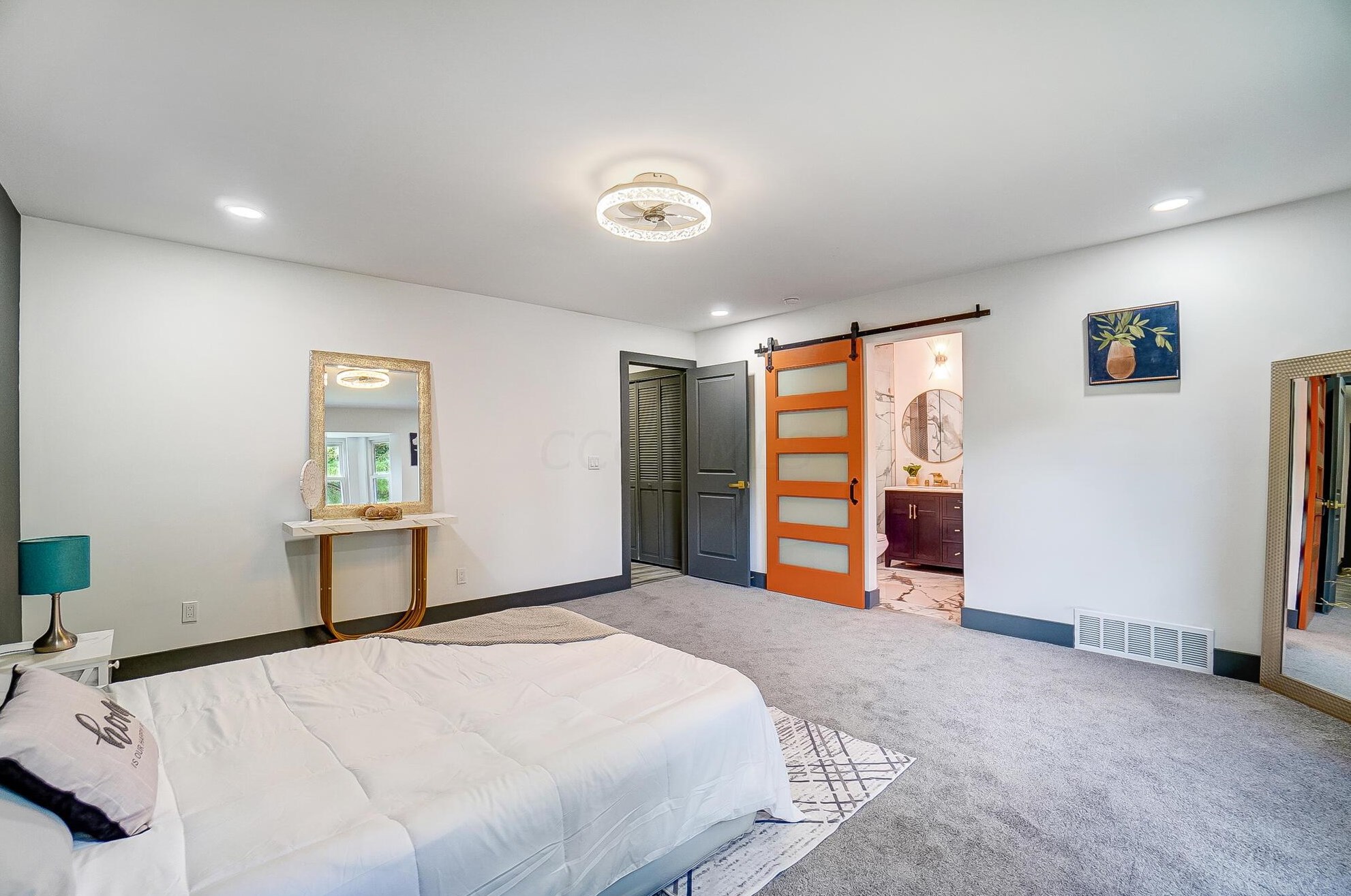 1380 Devonhurst Dr, Columbus OH 43232-1524 exterior