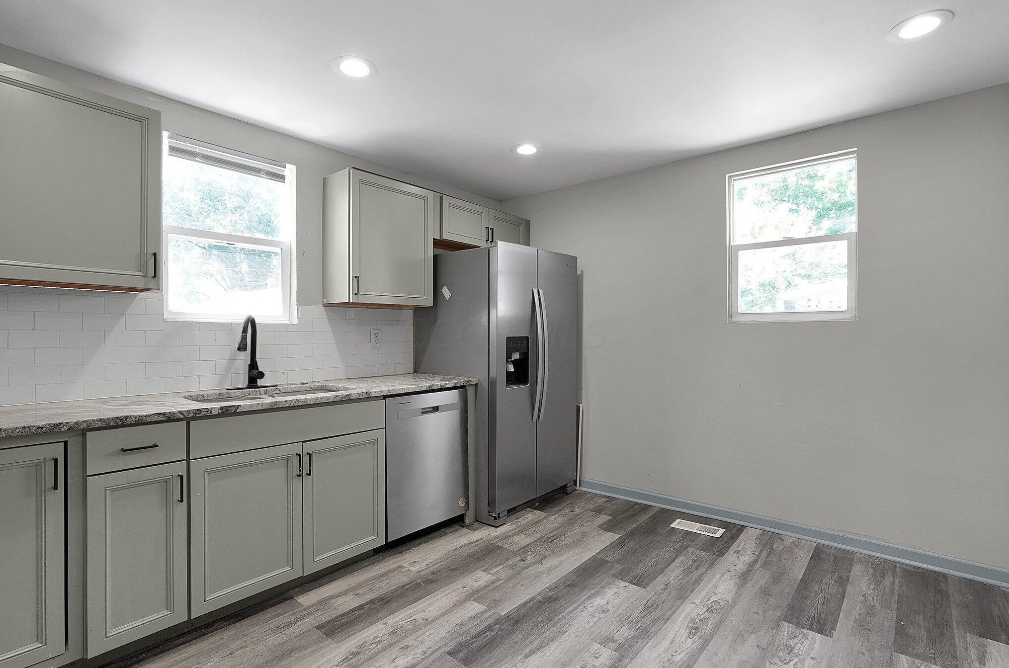 449 Eureka Ave, Columbus OH  43204-3441 exterior