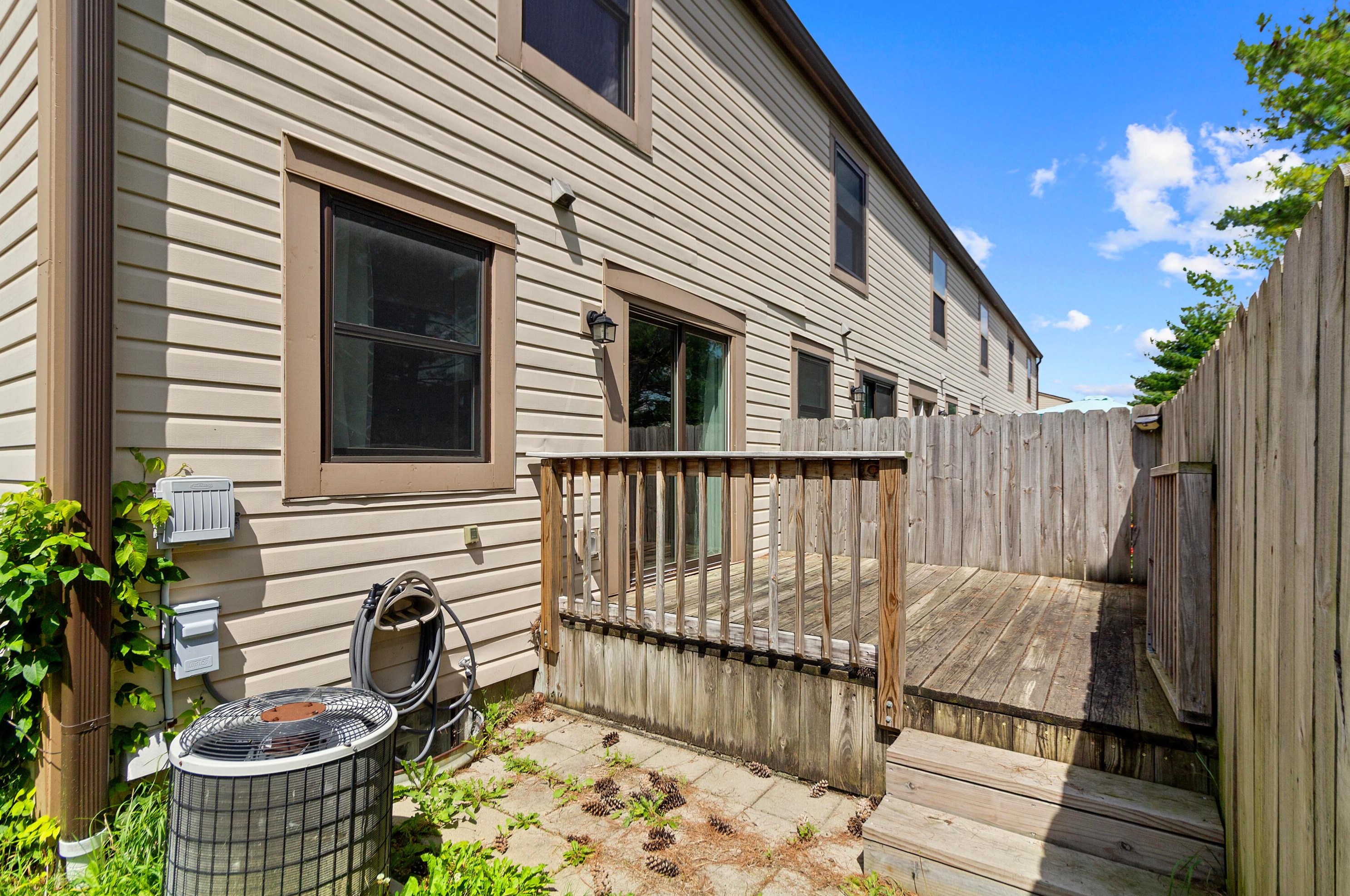 689 Alta View Ct, Columbus OH  43085-5804 exterior