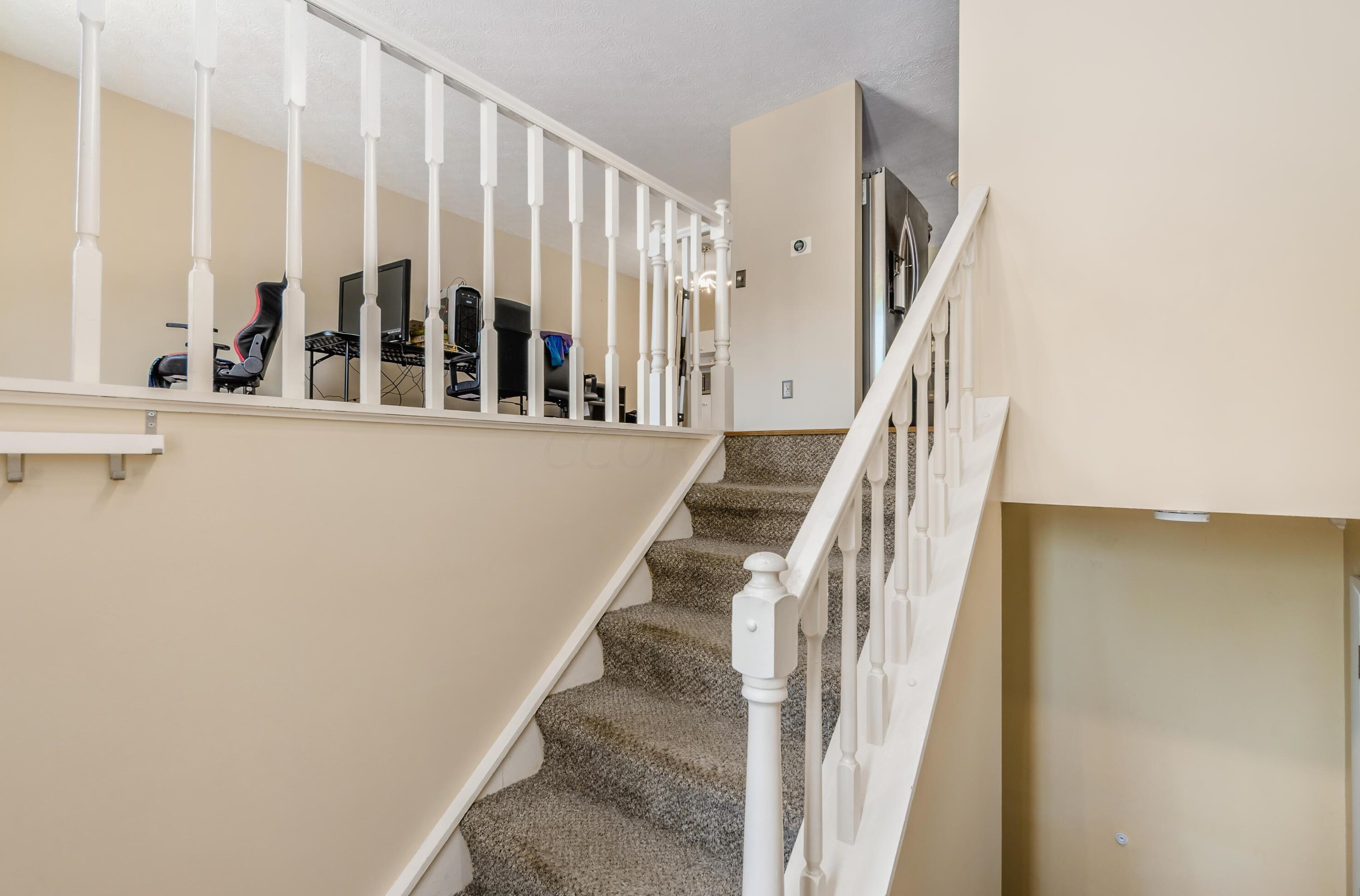 302 Rimbey Ave, Columbus OH  43230-1634 exterior