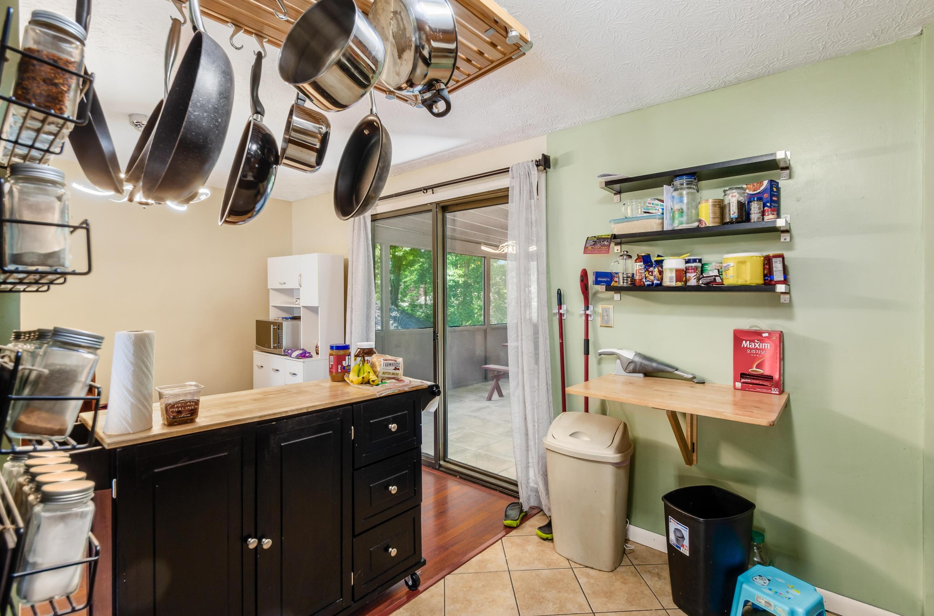 302 Rimbey Ave, Columbus OH  43230-1634 exterior