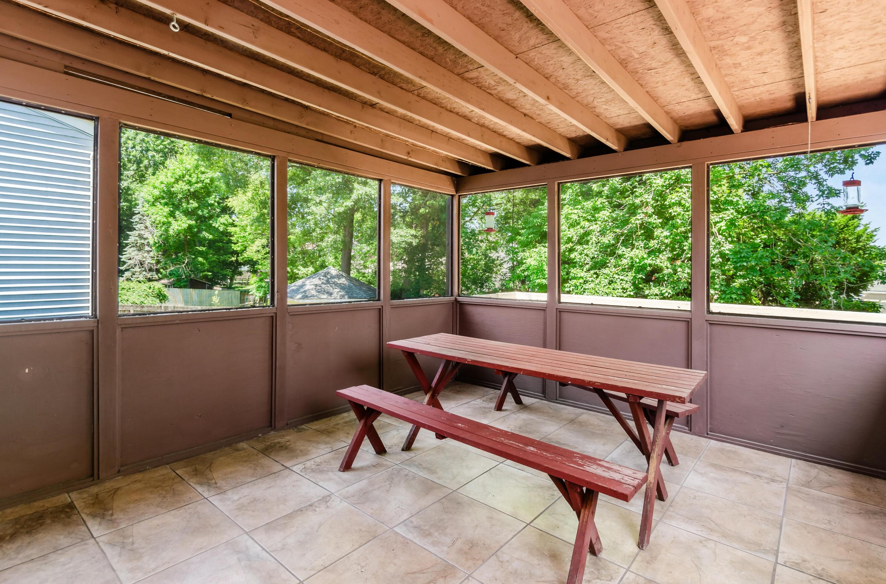 302 Rimbey Ave, Columbus OH  43230-1634 exterior