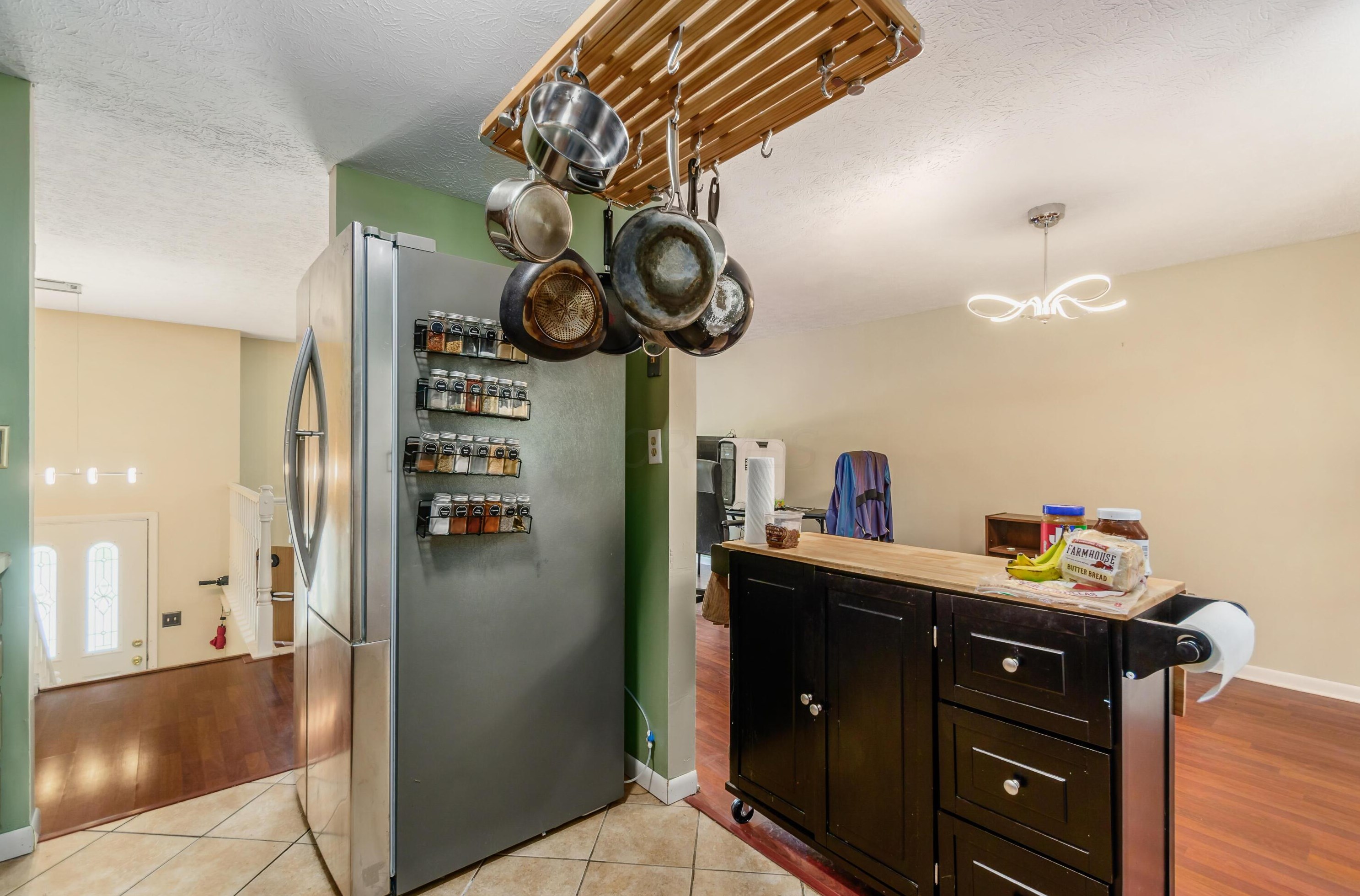 302 Rimbey Ave, Columbus OH  43230-1634 exterior