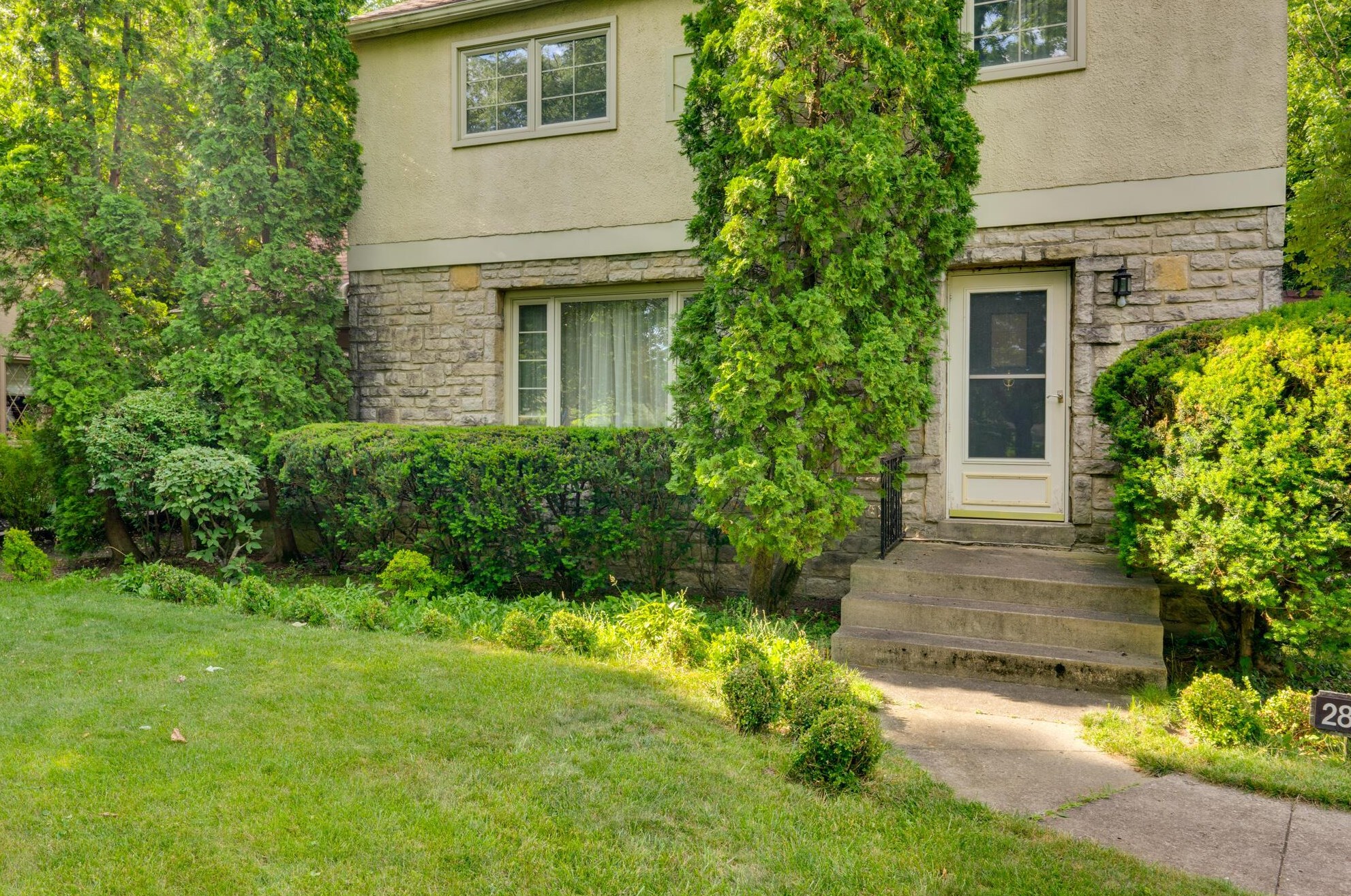 2832 Broad St, Columbus, OH 43204-2644