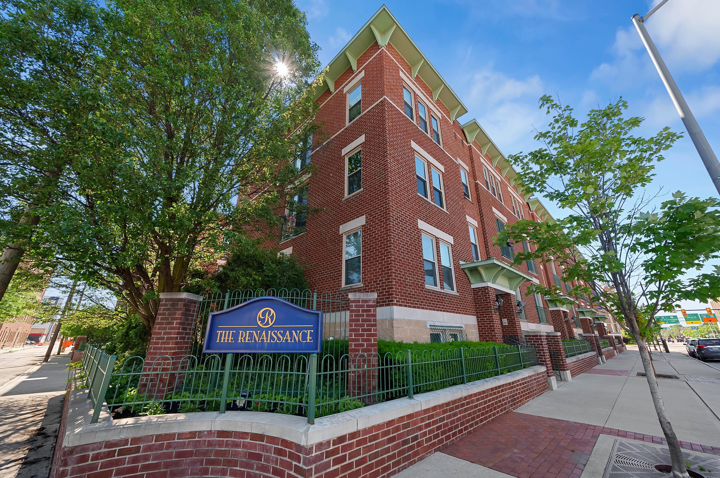 326 S 3rd St #2, Columbus, OH 43215