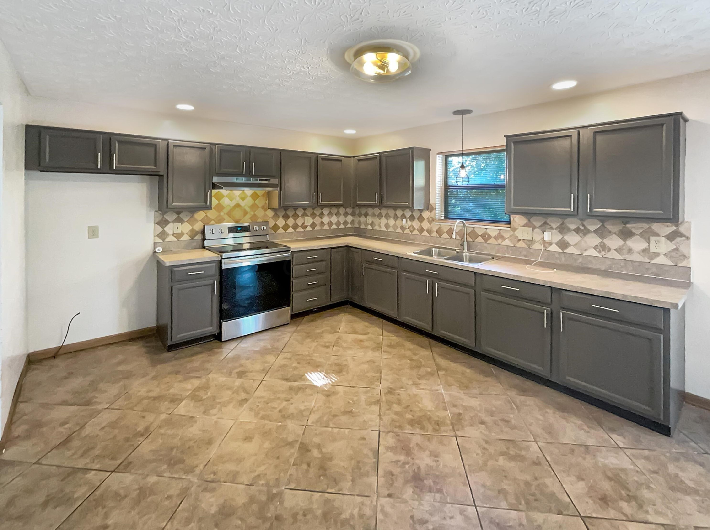 3226 Bidlington Dr, Columbus, OH 43224-5718