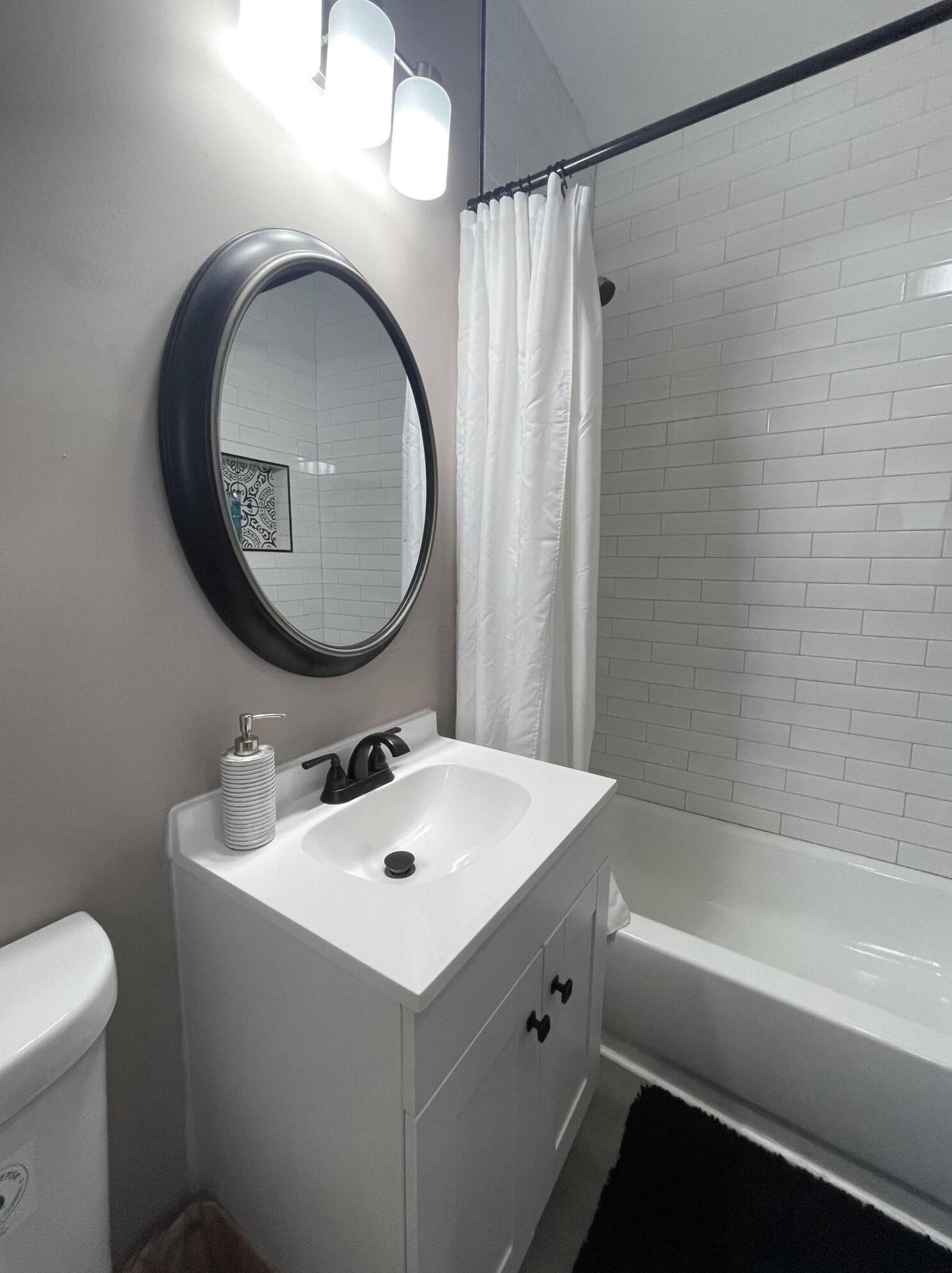 1390 Livingston Ave, Columbus OH 43209-2945 exterior