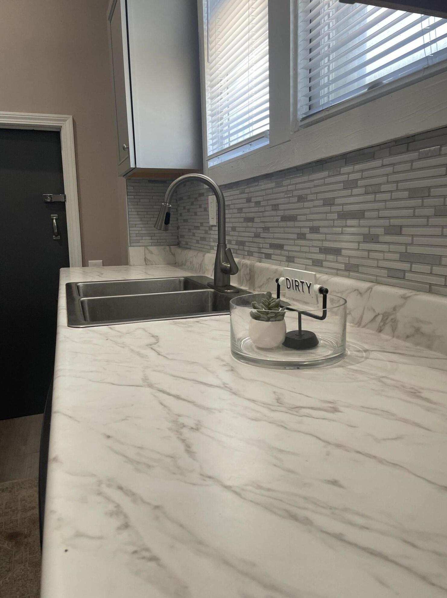 1390 Livingston Ave, Columbus OH 43209-2945 exterior