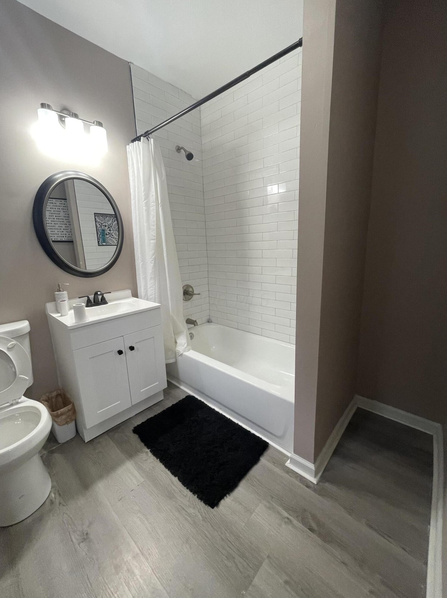 1390 Livingston Ave, Columbus OH 43209-2945 exterior