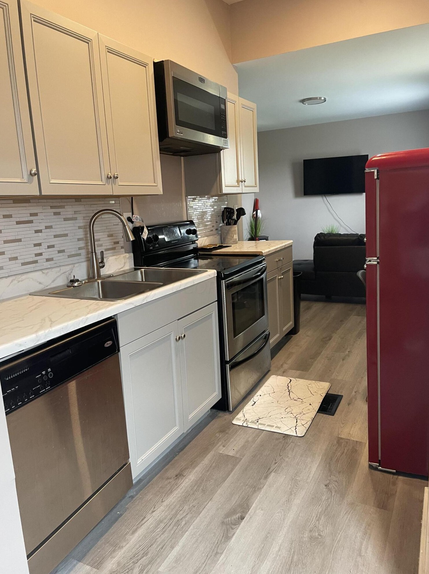 1390 Livingston Ave, Columbus OH 43209-2945 exterior