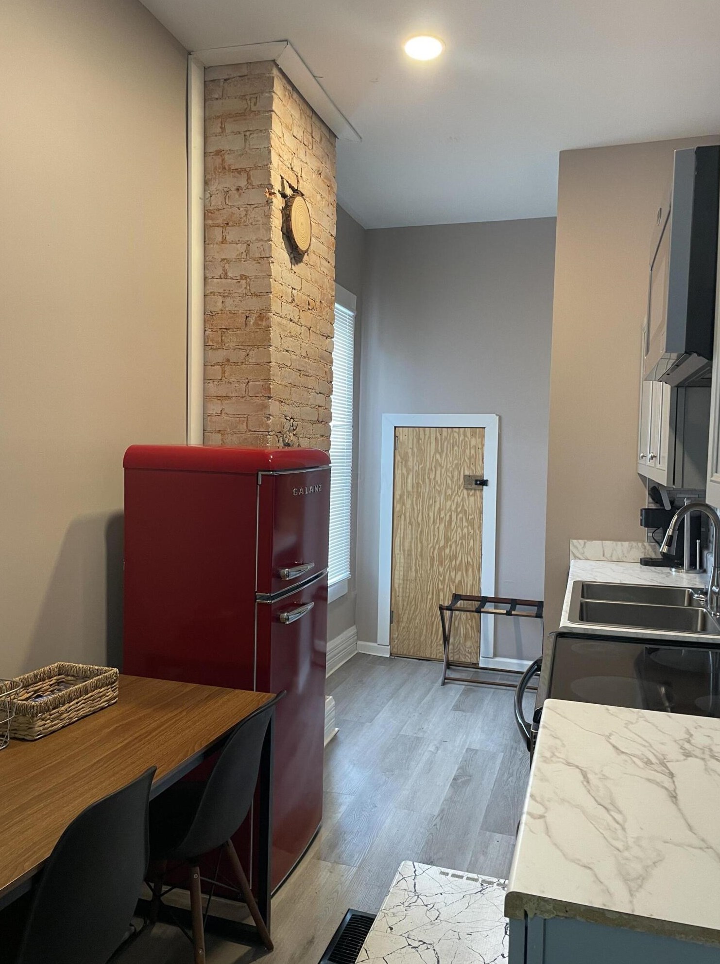 1390 Livingston Ave, Columbus OH 43209-2945 exterior