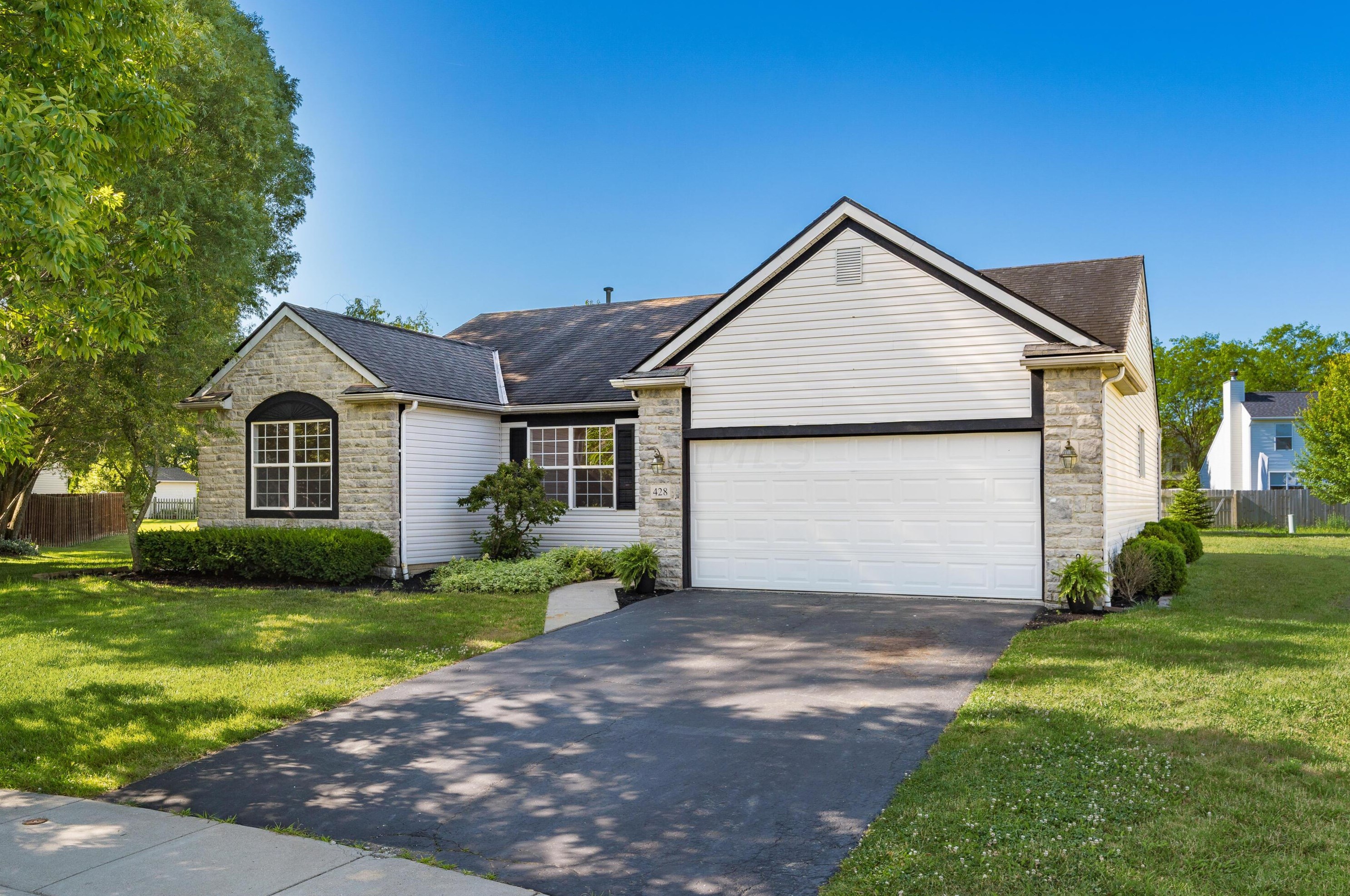 428 Sandmar Ct, Pataskala, OH 43062-7566