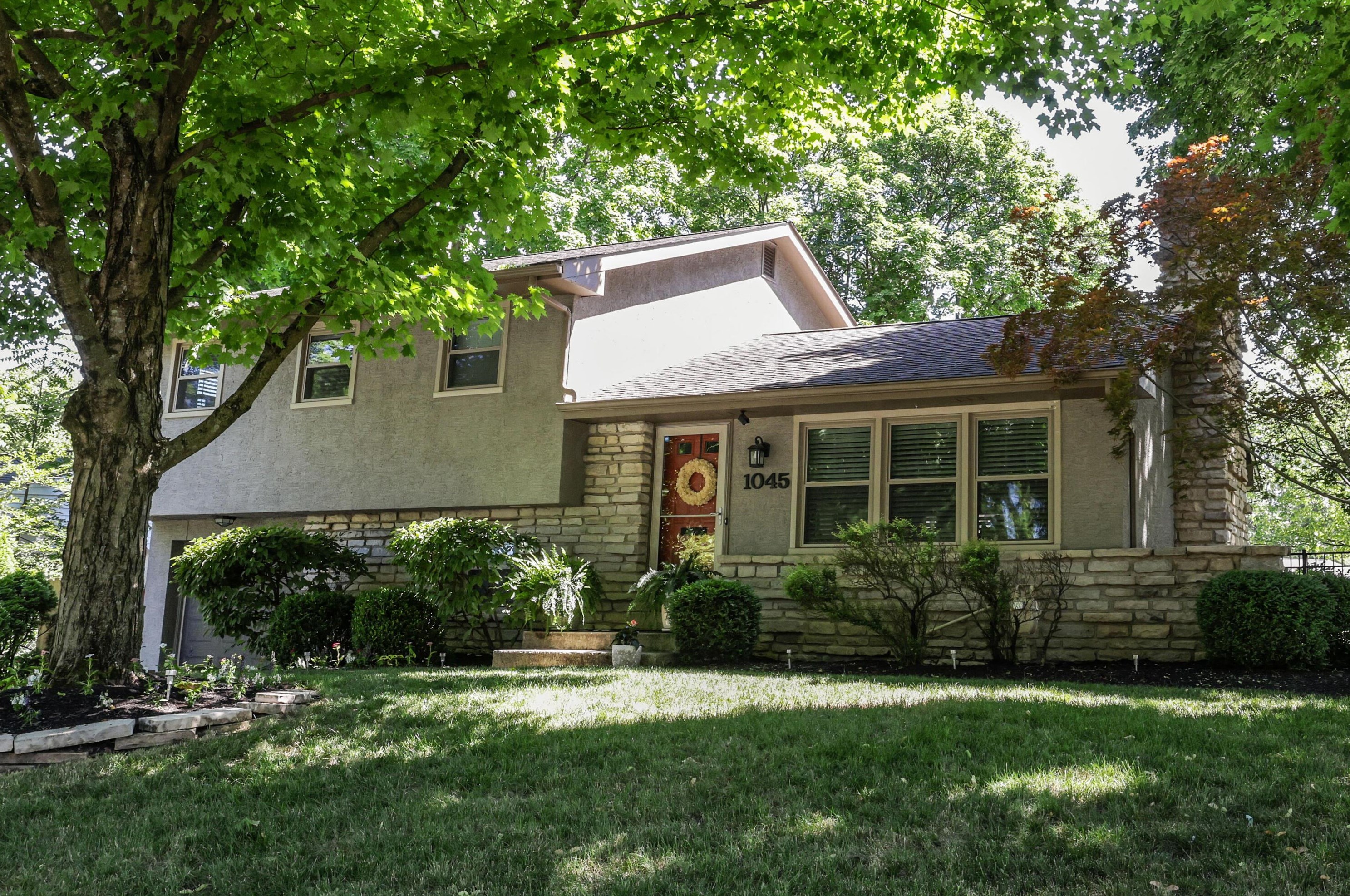 1045 Shady Hill Dr, Columbus, OH 43221-2318