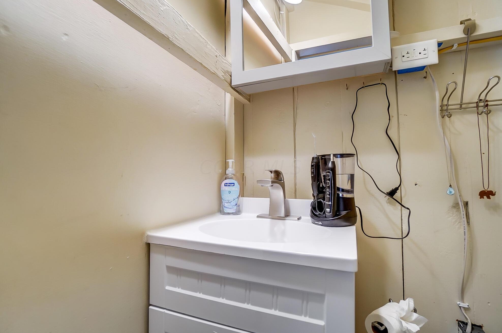 106 Demorest Rd, Columbus OH  43204-1042 exterior