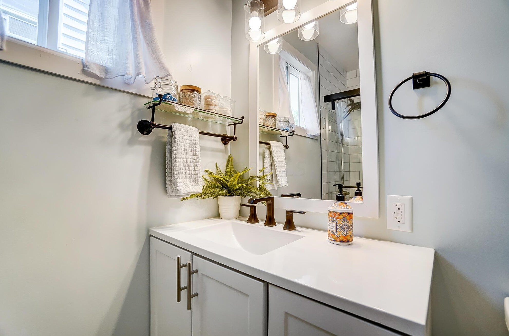 106 Demorest Rd, Columbus OH  43204-1042 exterior