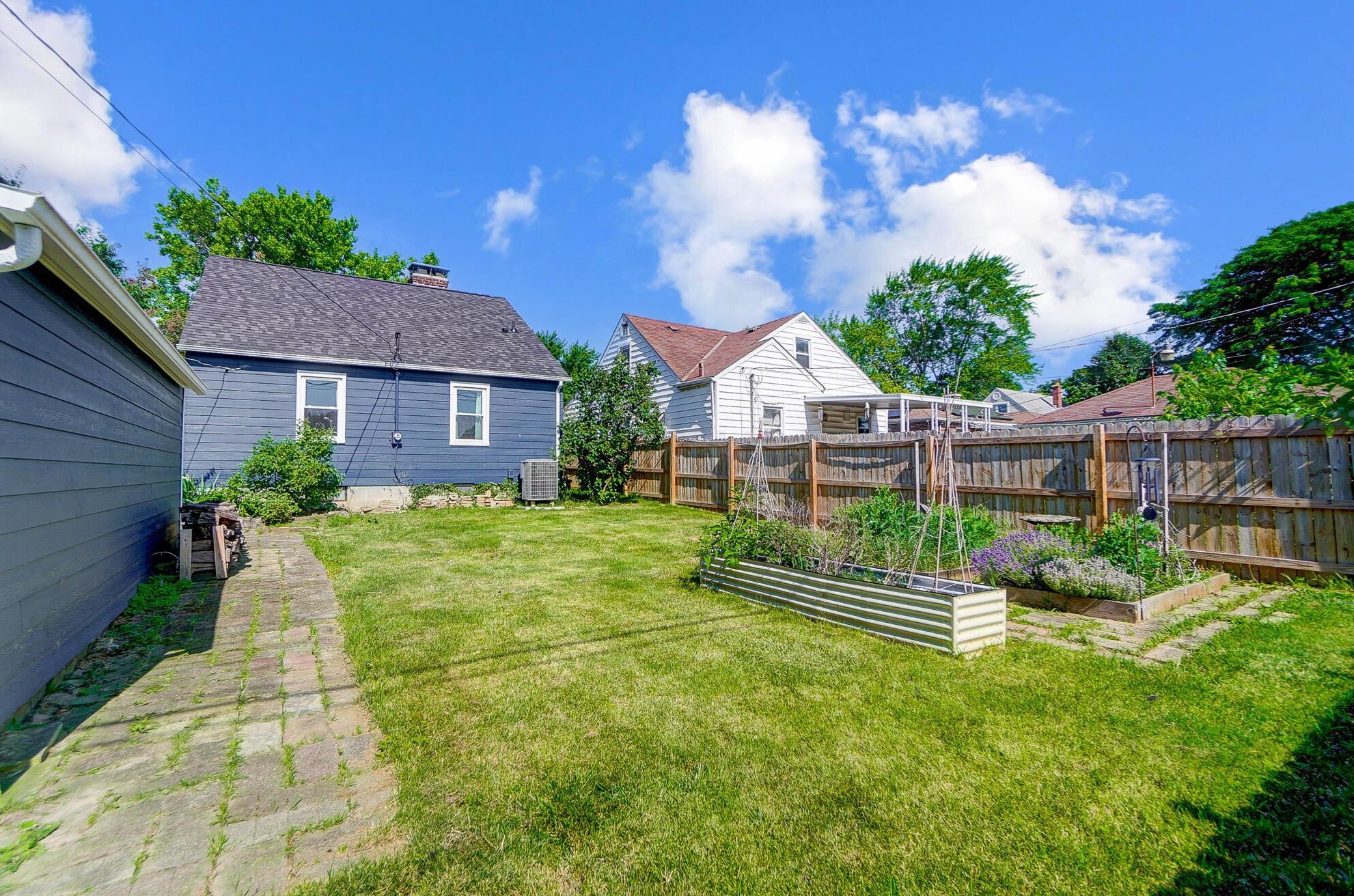 106 Demorest Rd, Columbus OH  43204-1042 exterior