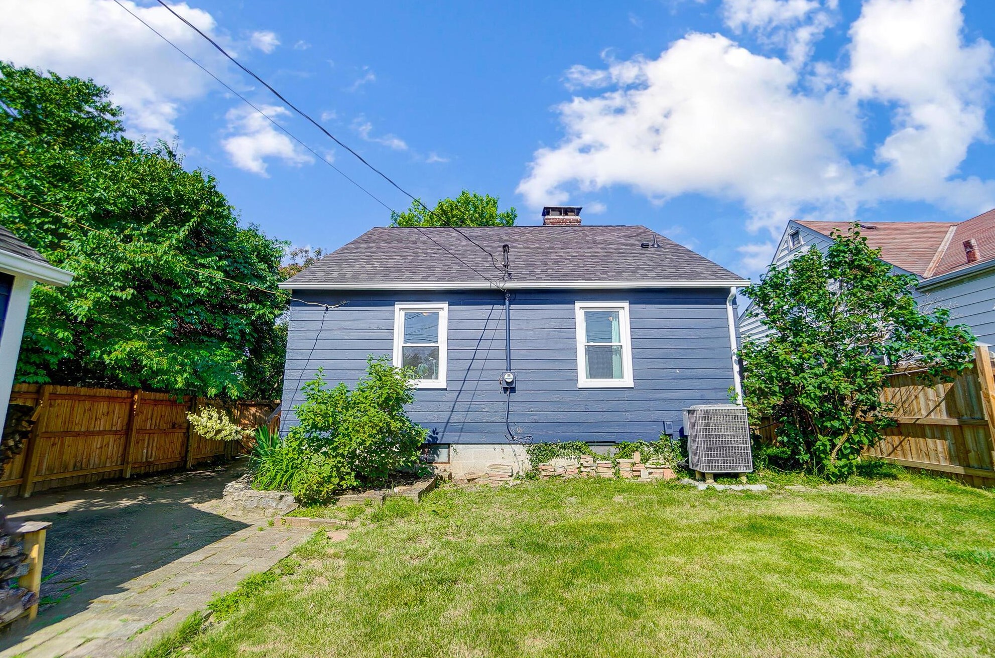 106 Demorest Rd, Columbus OH  43204-1042 exterior