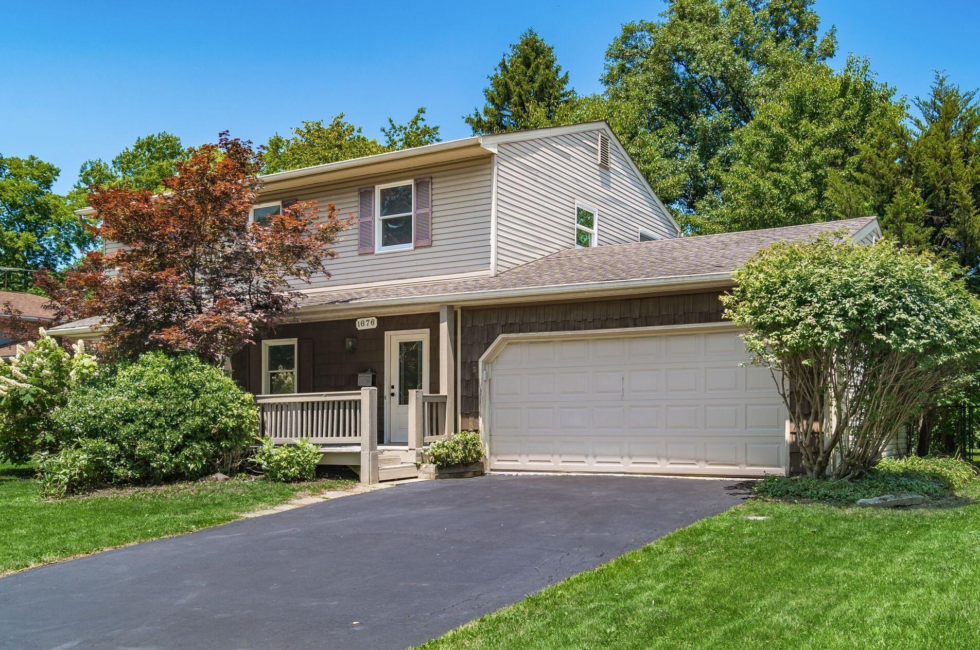 1676 Moreland Dr, Columbus, OH 43220-3118