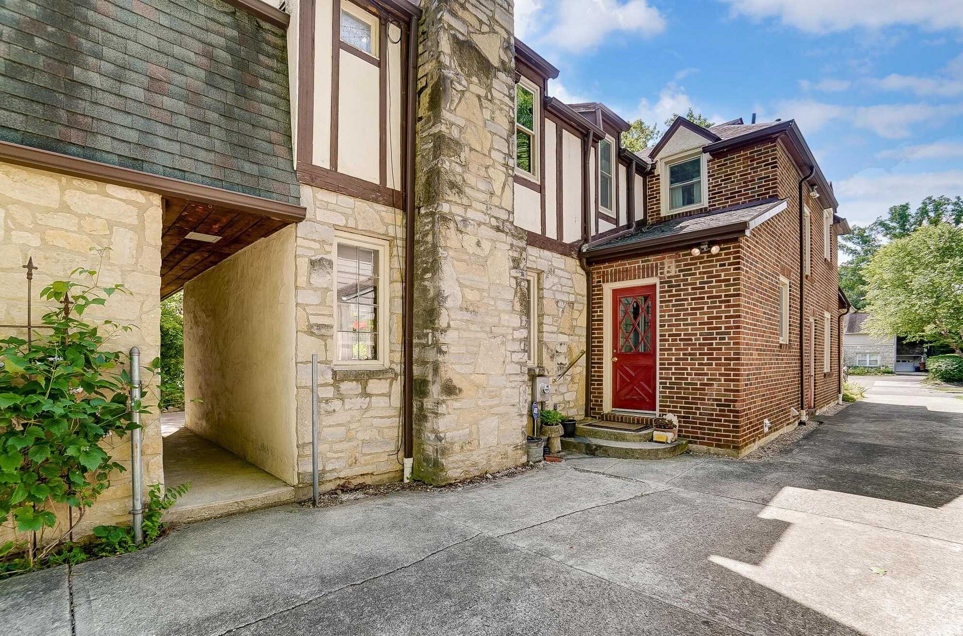 1496 Essex Rd, Columbus OH  43221-3845 exterior