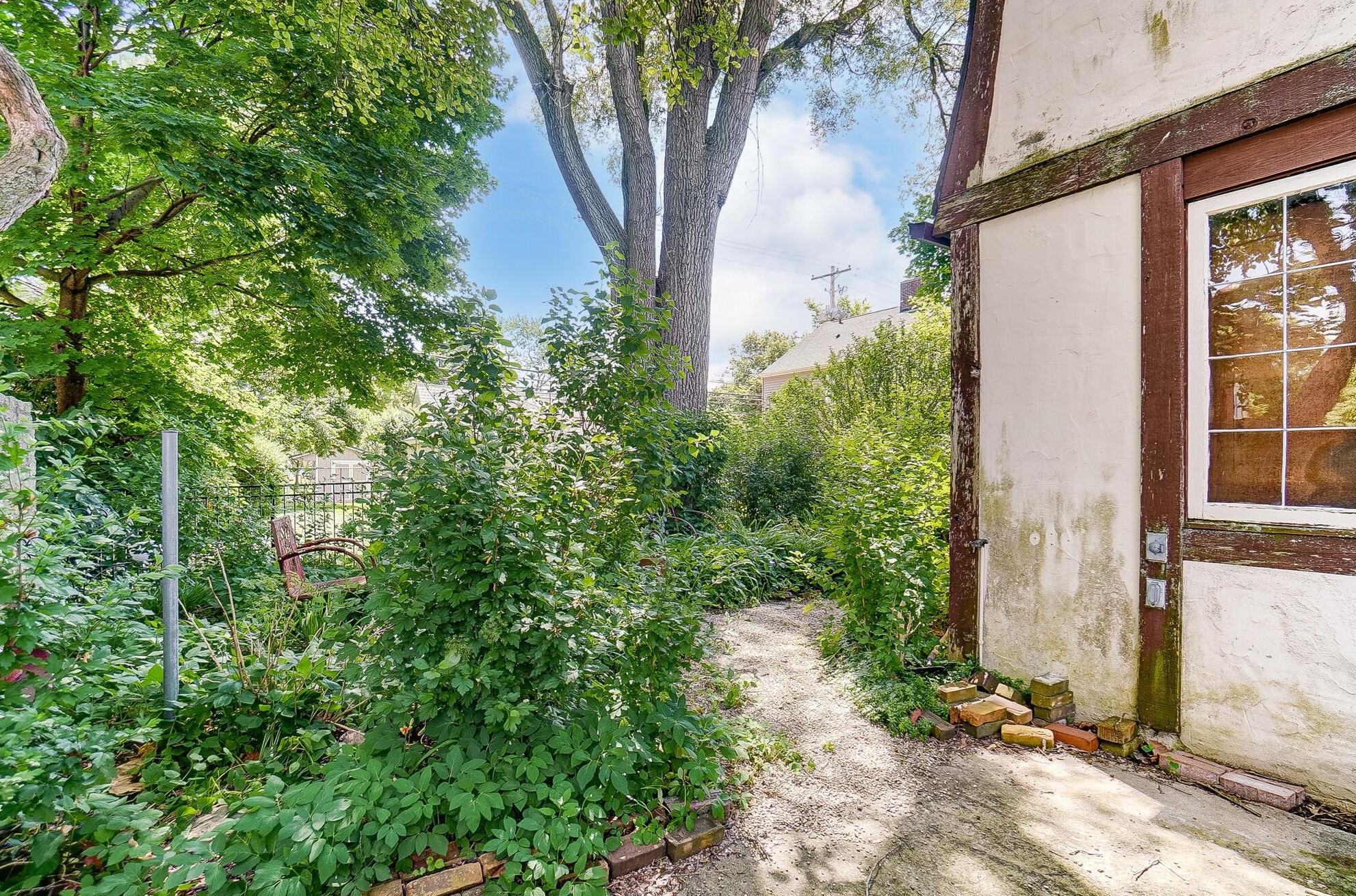 1496 Essex Rd, Columbus OH  43221-3845 exterior