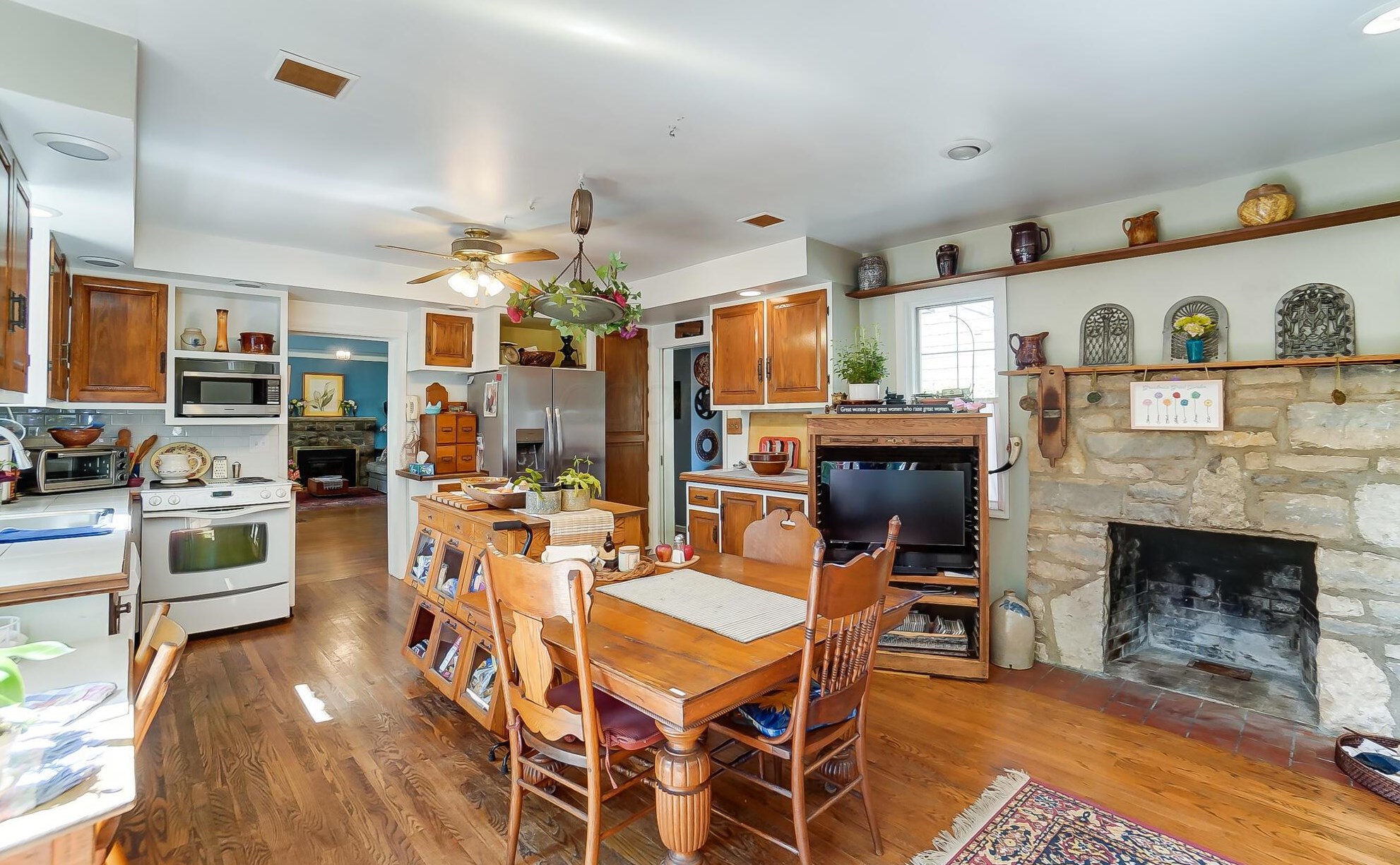 1496 Essex Rd, Columbus OH  43221-3845 exterior