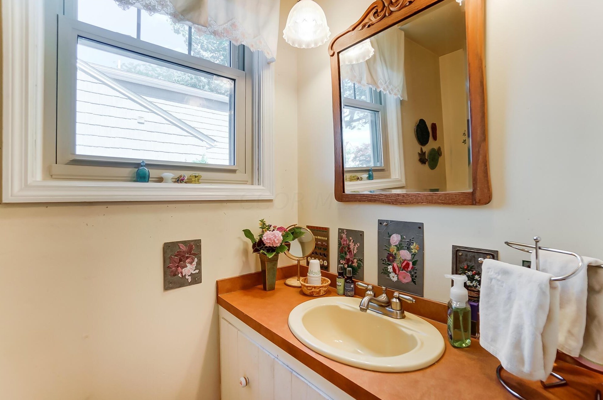 1496 Essex Rd, Columbus OH  43221-3845 exterior