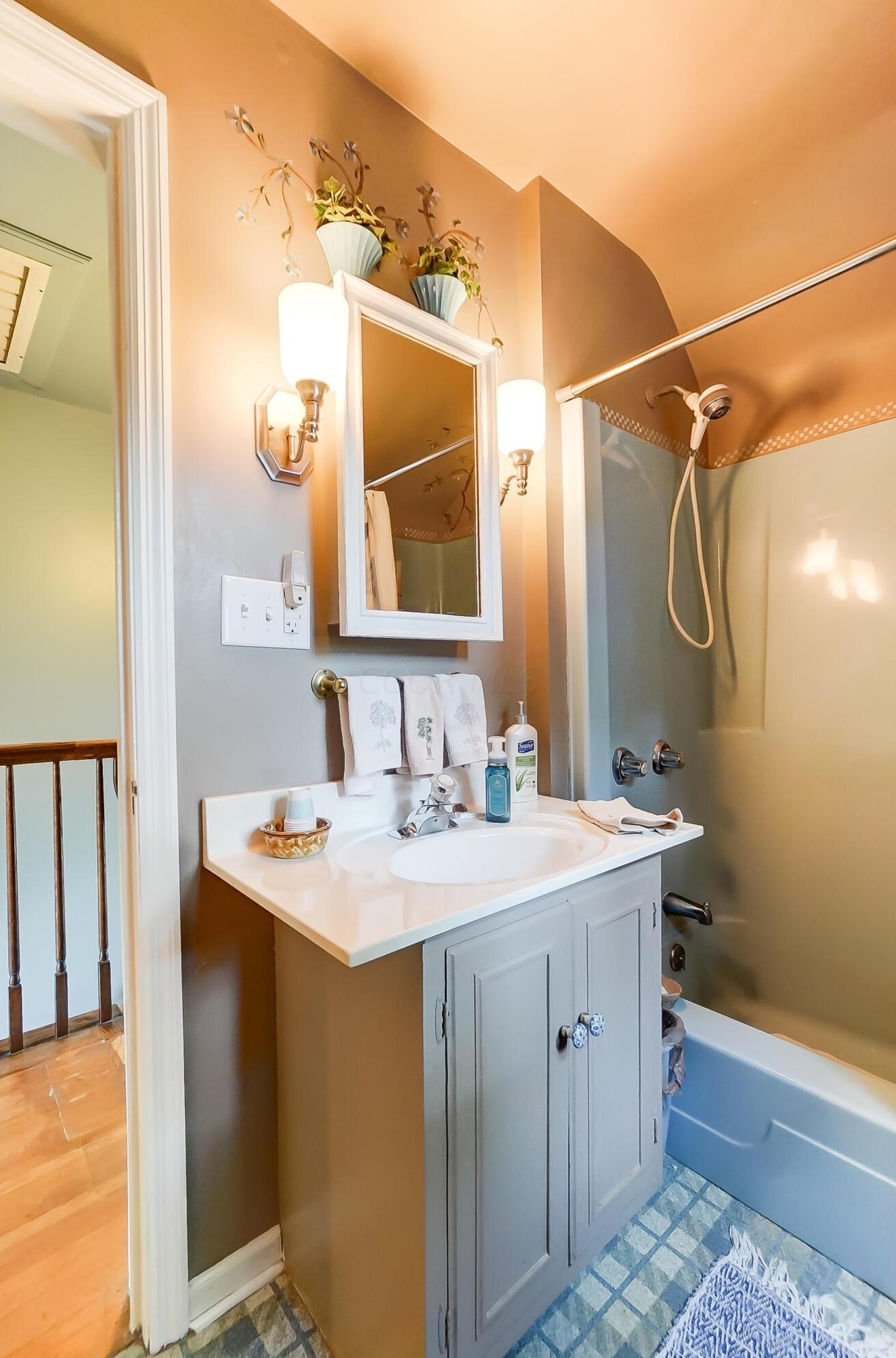 1496 Essex Rd, Columbus OH  43221-3845 exterior