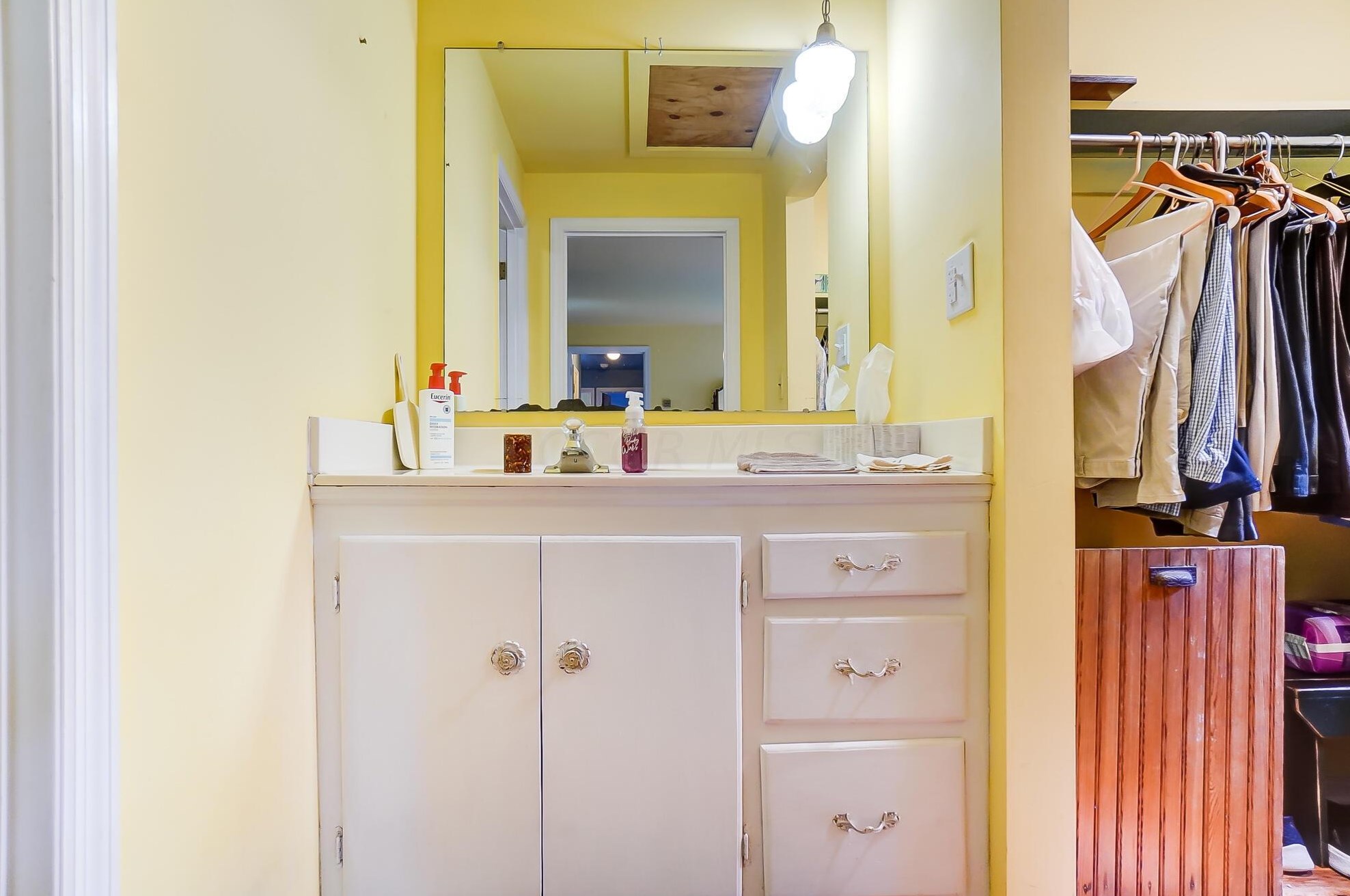 1496 Essex Rd, Columbus OH  43221-3845 exterior