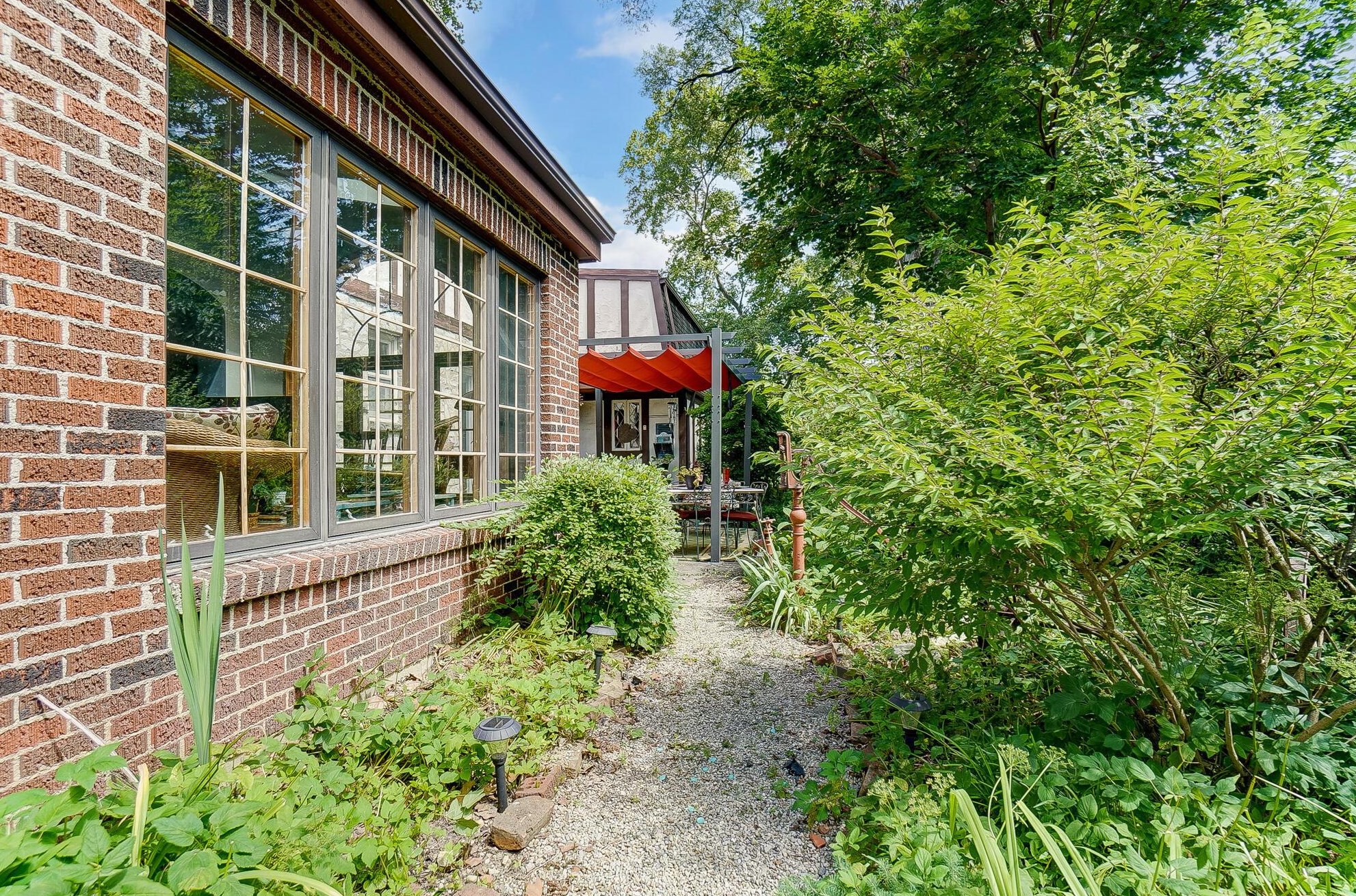 1496 Essex Rd, Columbus OH  43221-3845 exterior