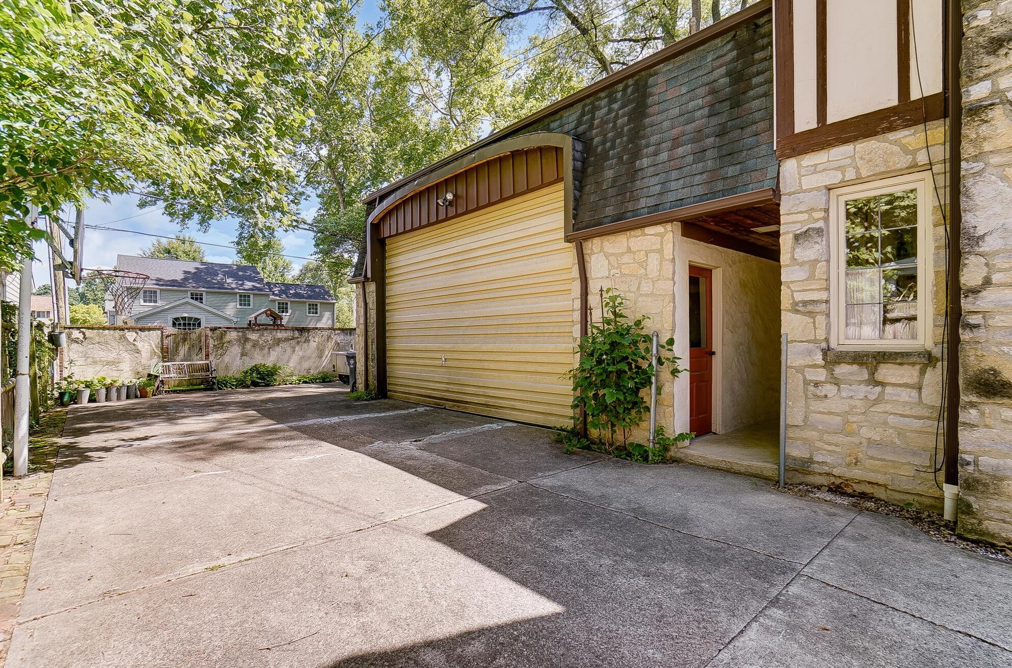 1496 Essex Rd, Columbus OH  43221-3845 exterior