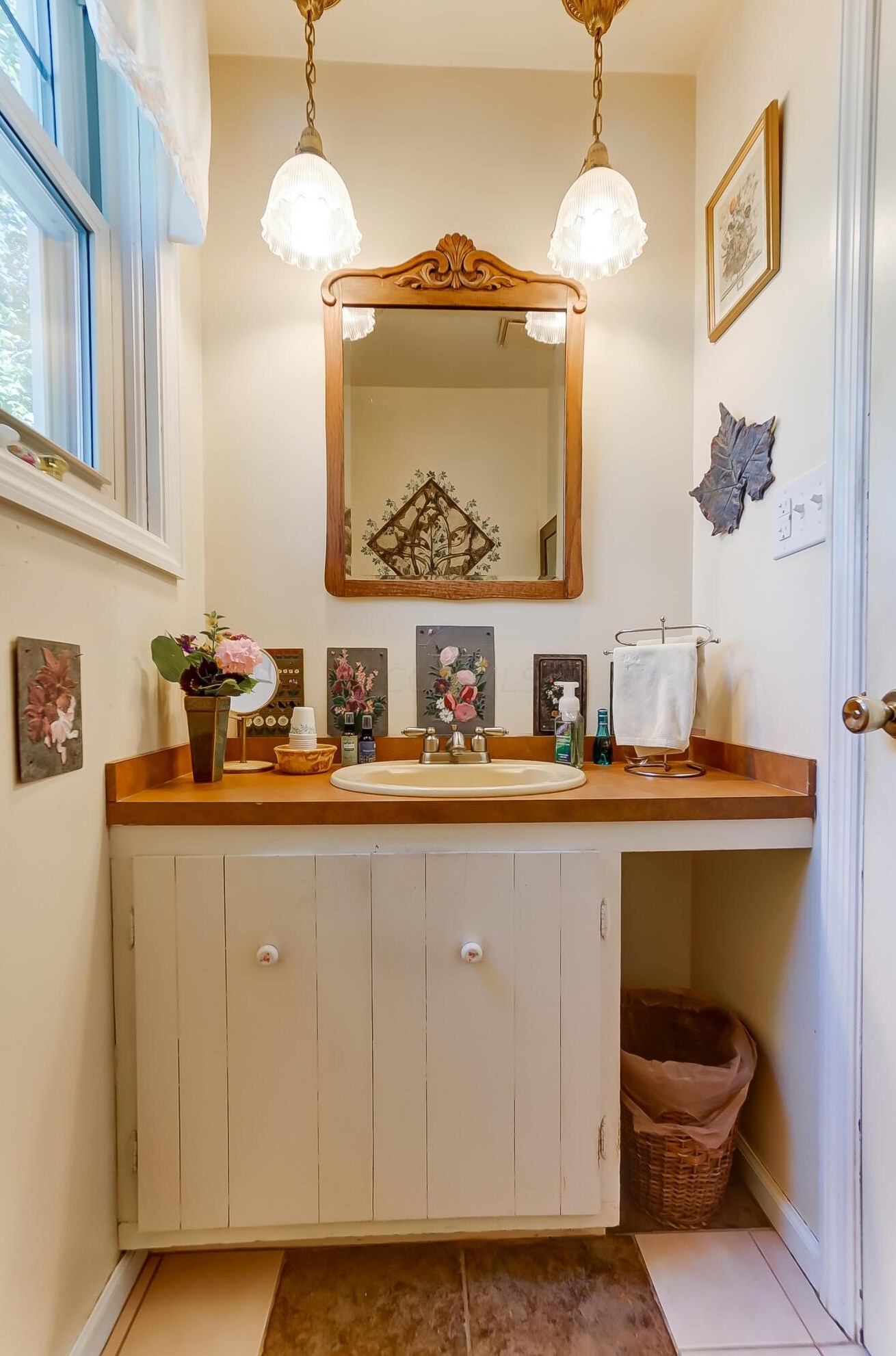 1496 Essex Rd, Columbus OH  43221-3845 exterior