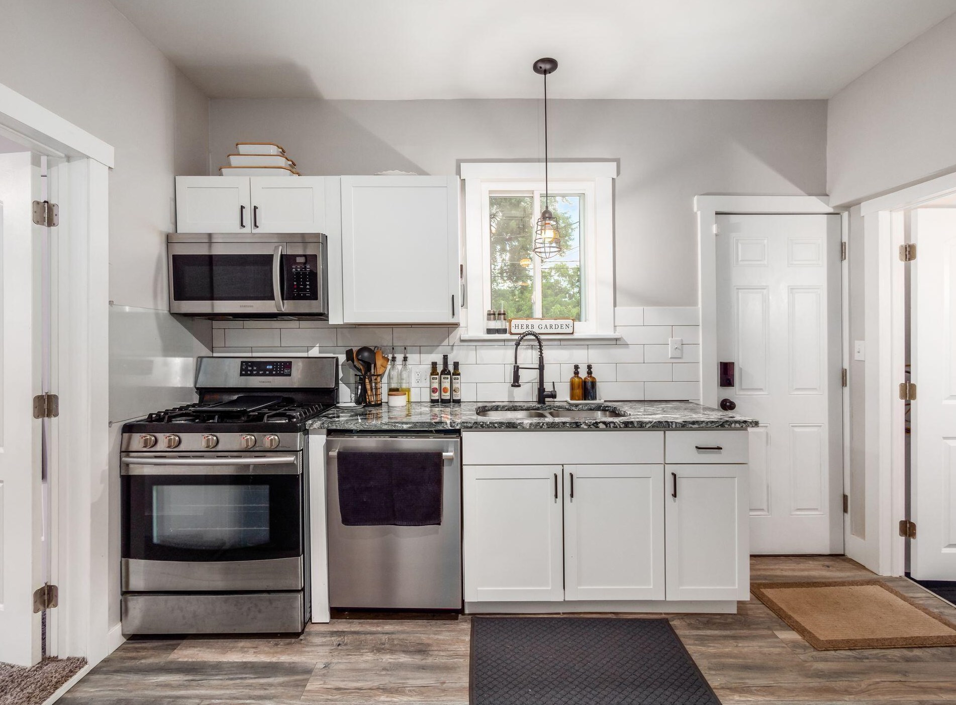 2272 Grasmere Ave, Columbus OH  43211-2010 exterior