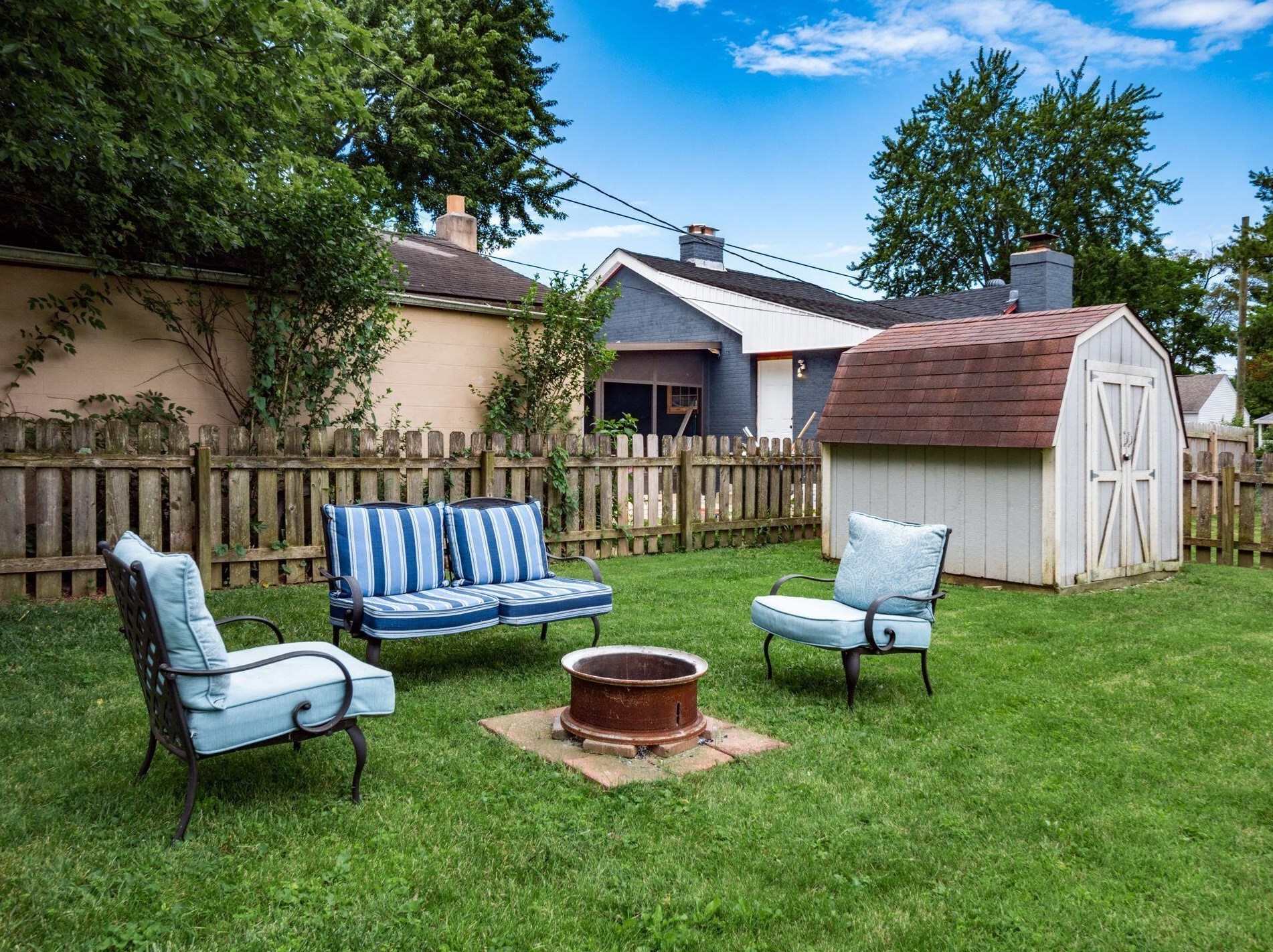 2272 Grasmere Ave, Columbus OH  43211-2010 exterior