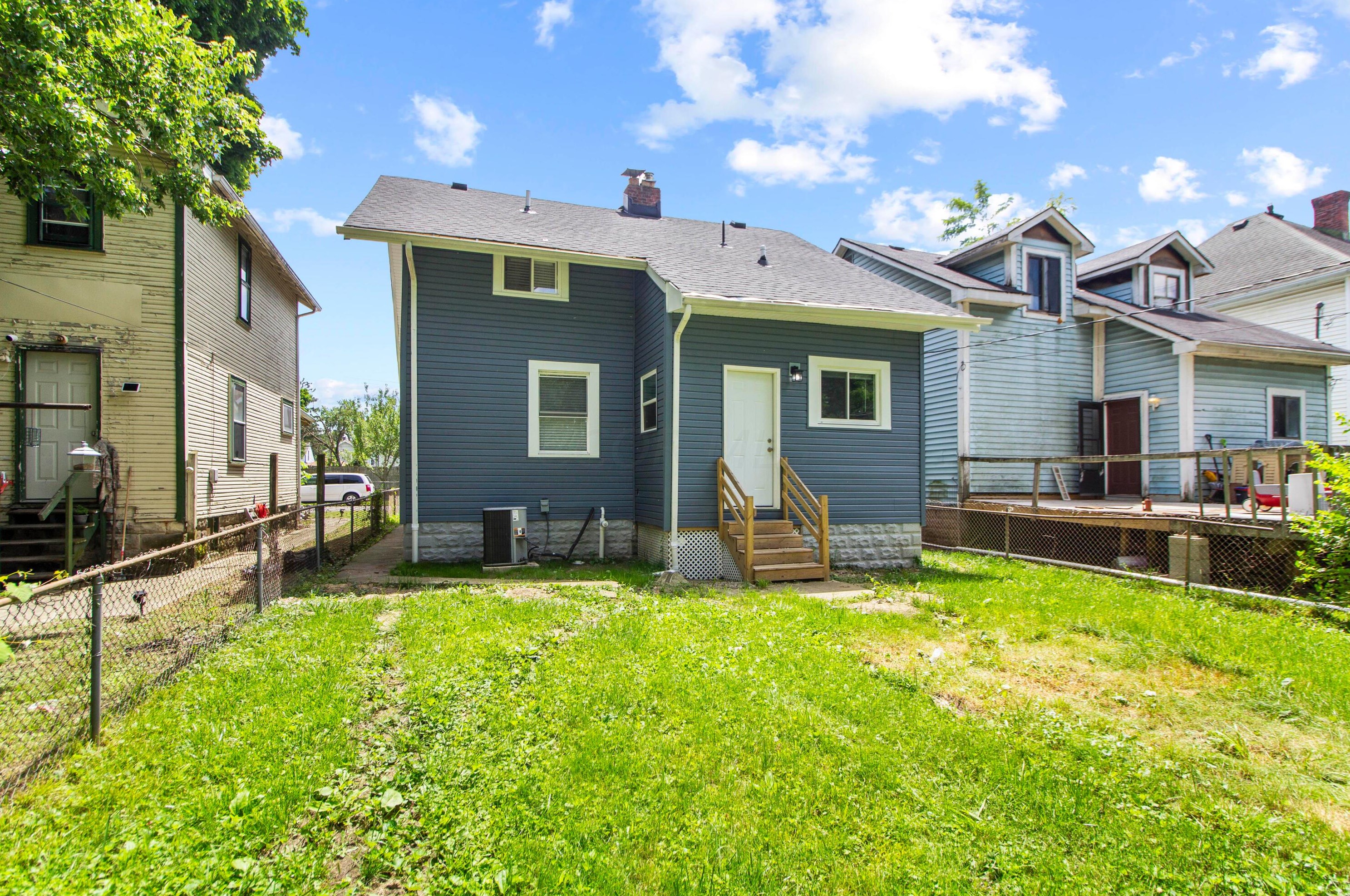 1482 Minnesota Ave, Columbus OH  43211-1443 exterior