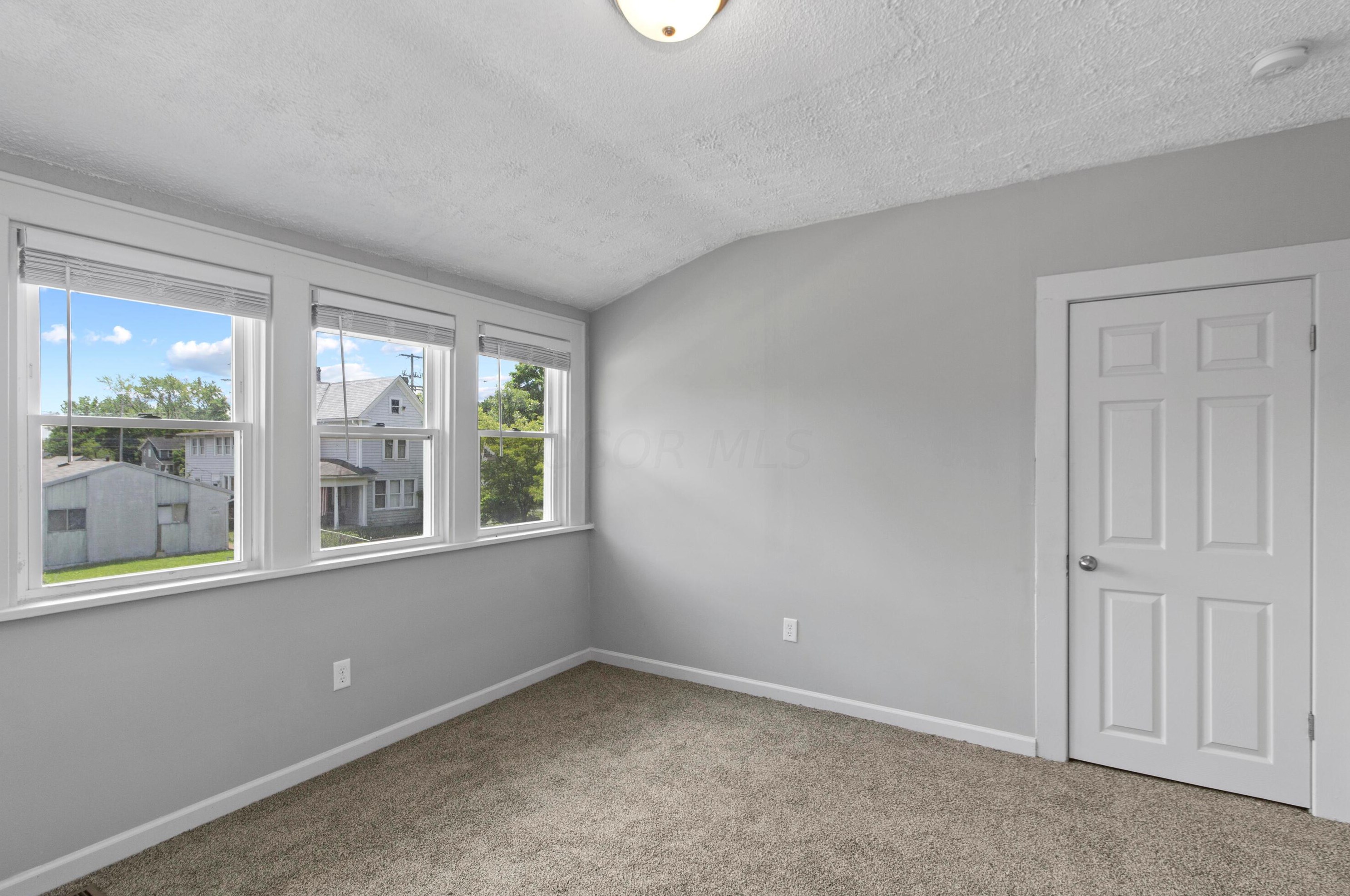 1482 Minnesota Ave, Columbus OH  43211-1443 exterior