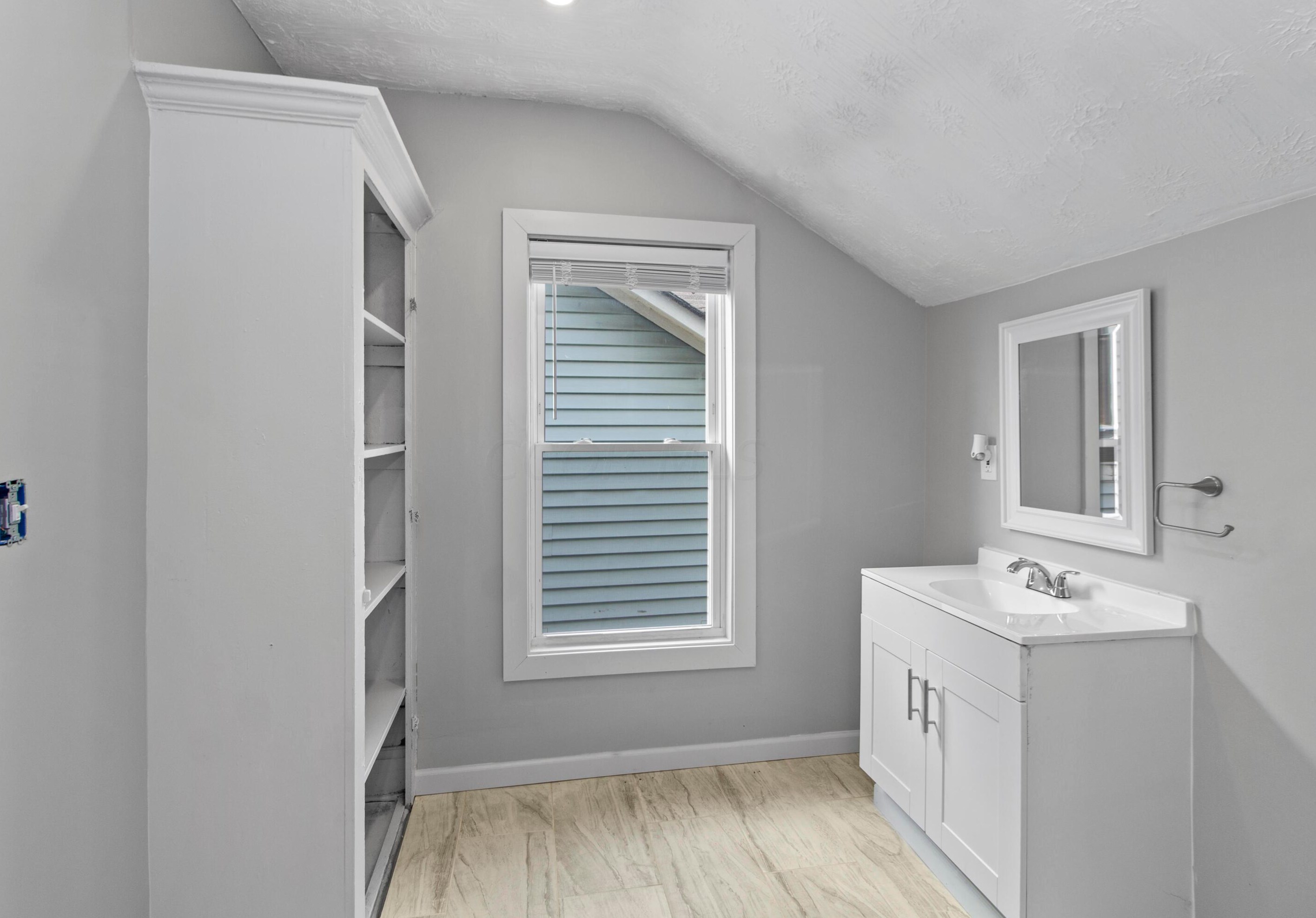 1482 Minnesota Ave, Columbus OH  43211-1443 exterior