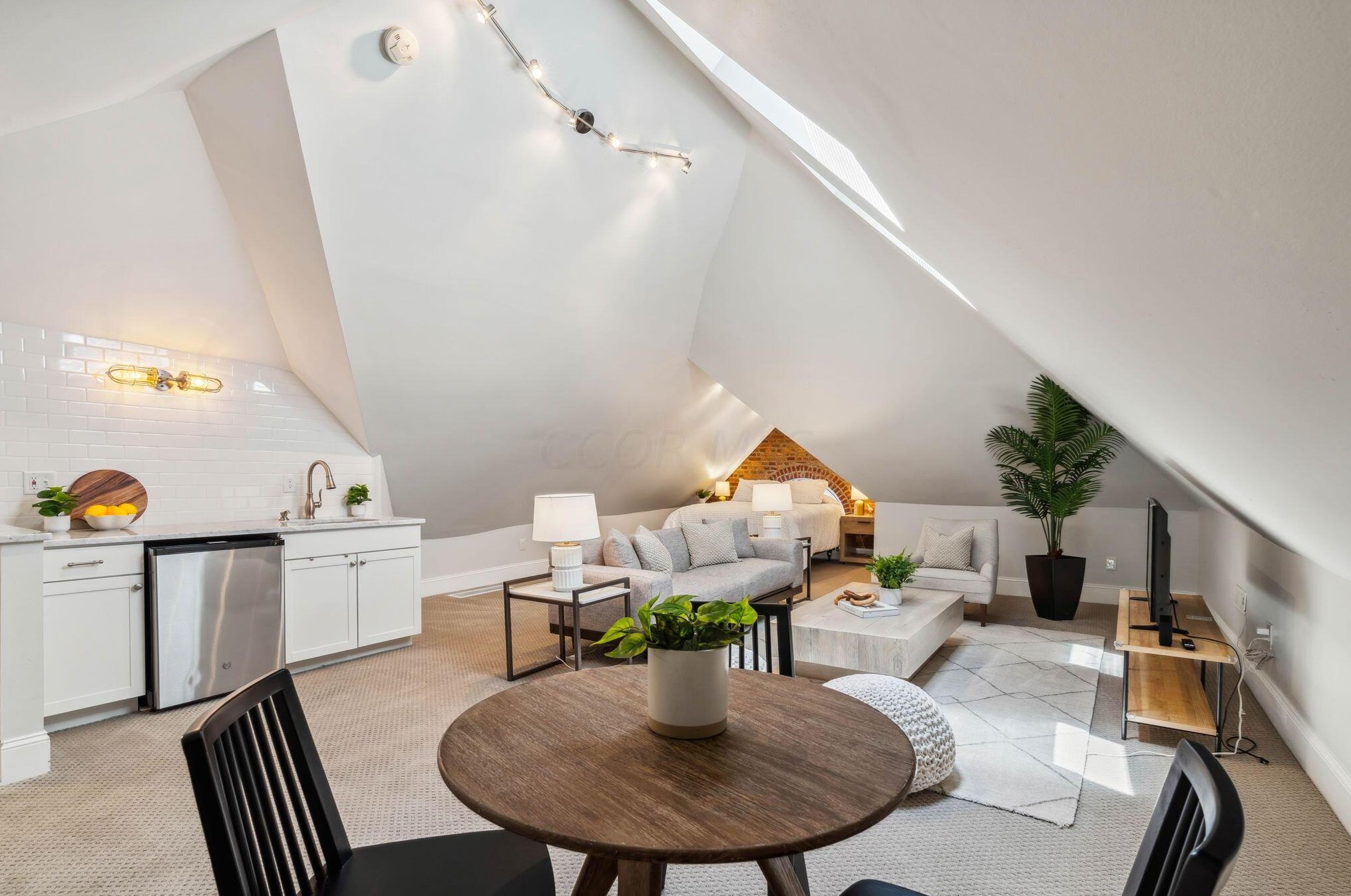 181 Thurman Ave, Columbus OH 43206-3216 exterior