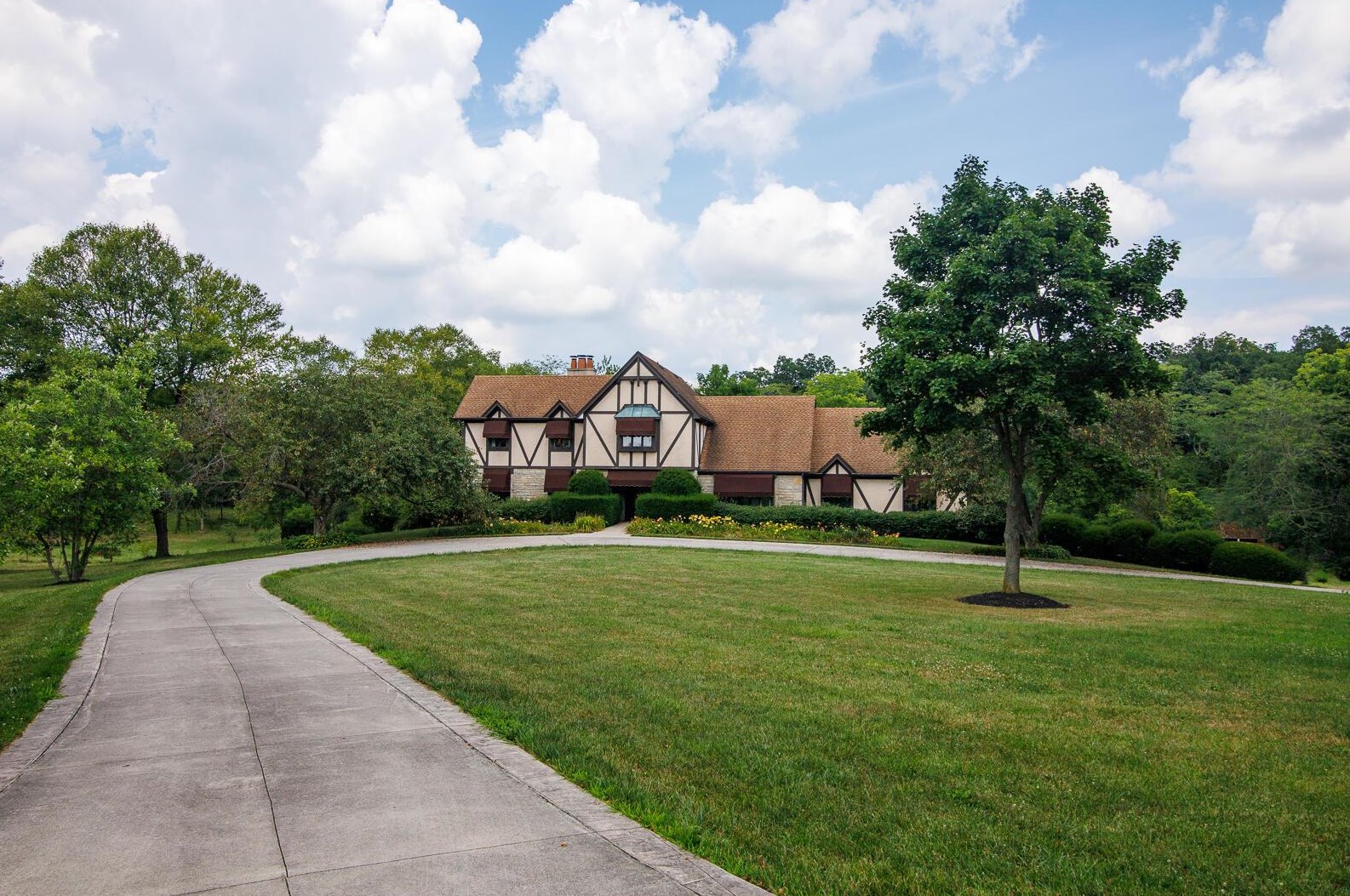 3191 Spring Valley Rd, London, OH 43140