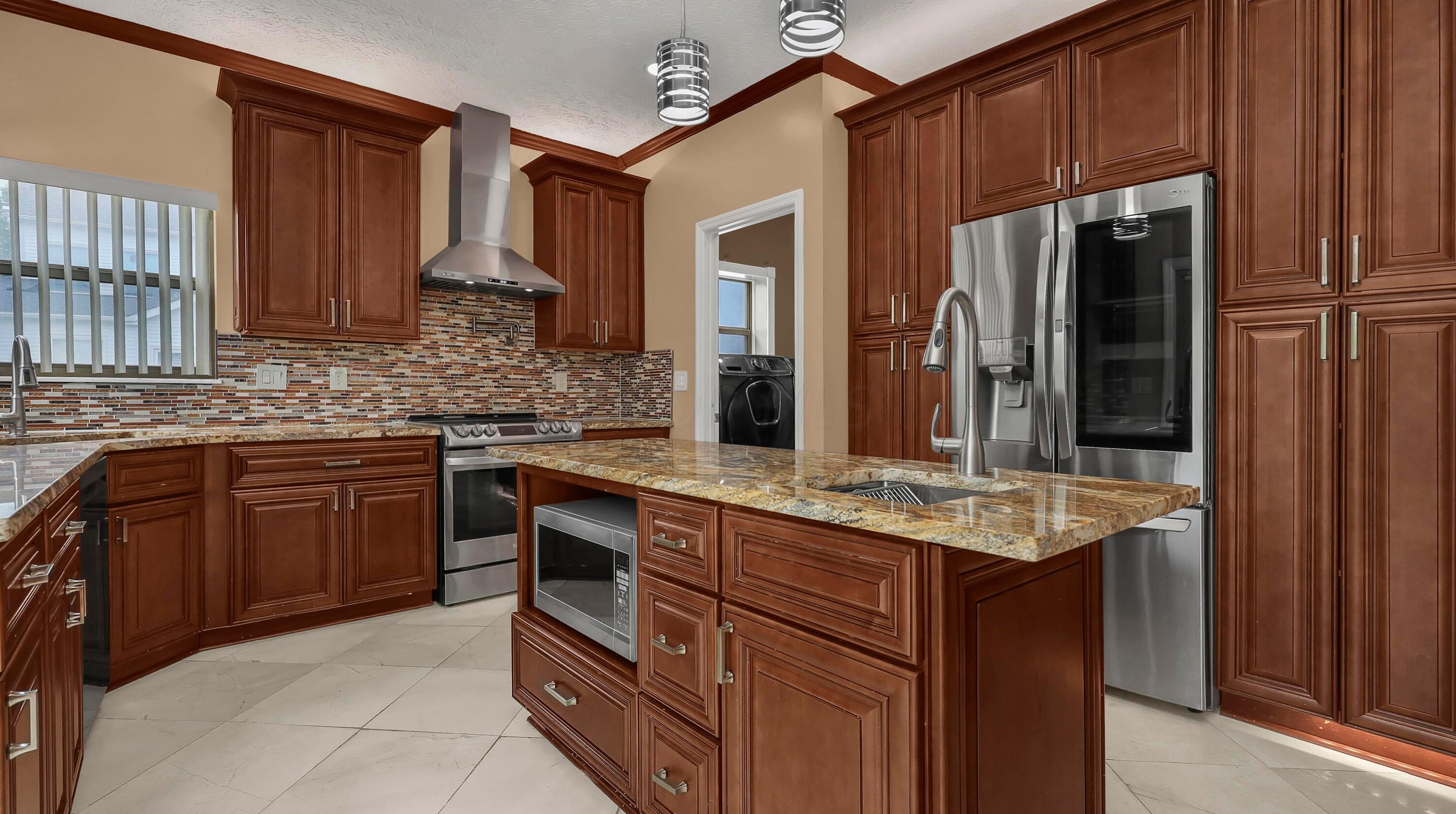 588 Cherry Hill Dr, Pickerington, OH 43147