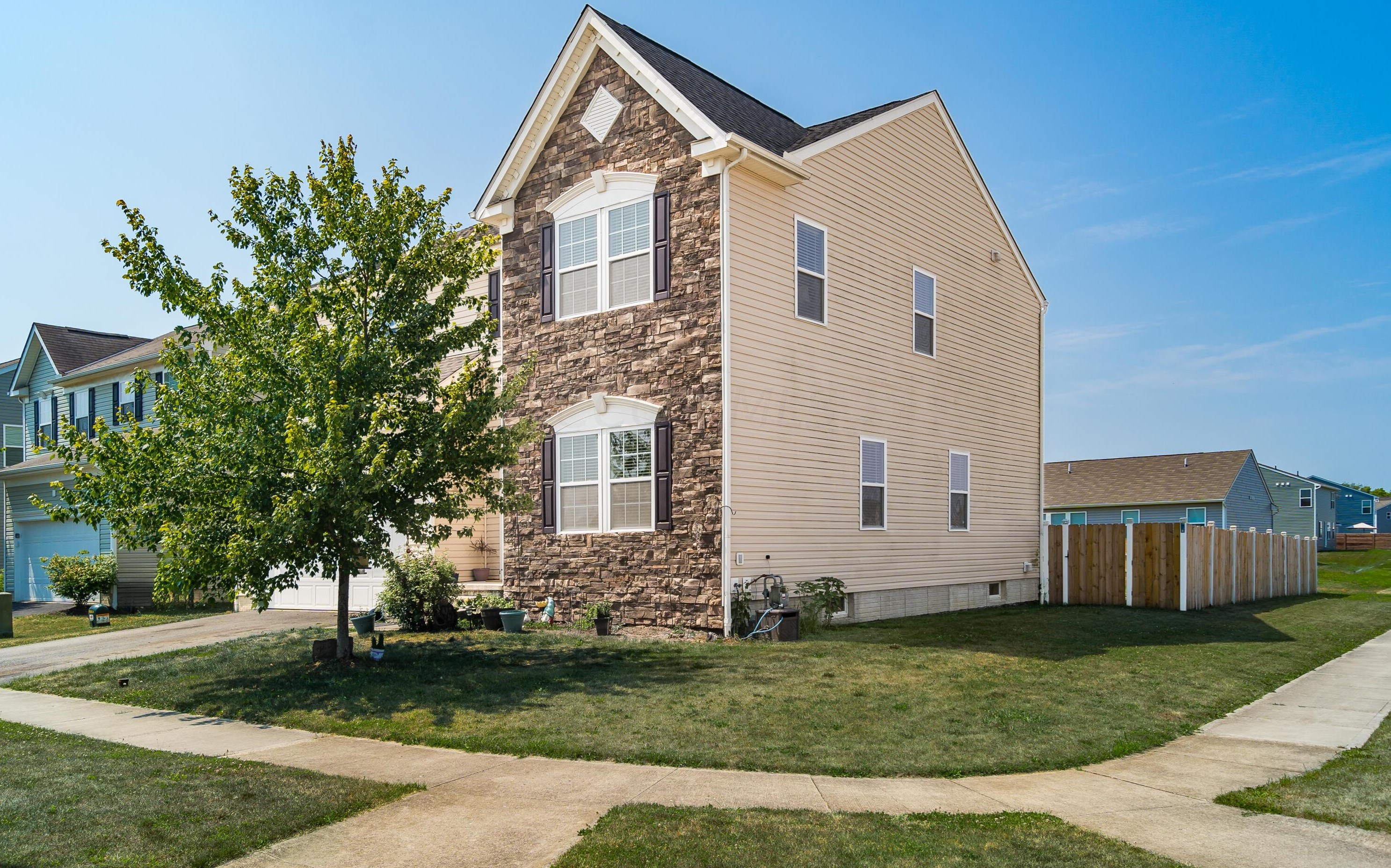 81 Henderson Ln, Ashville, OH 43103
