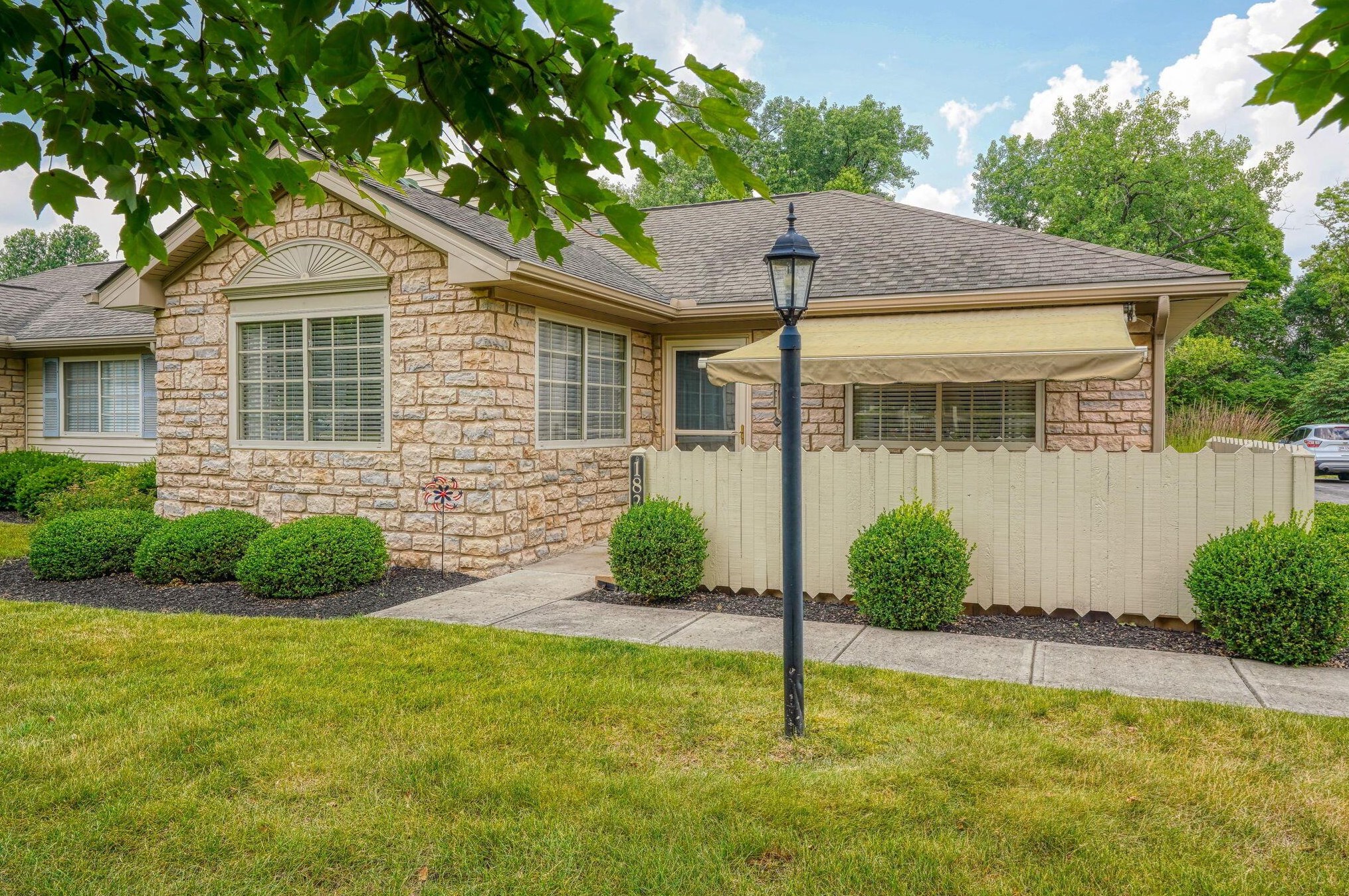 182 Pioneer Cir, Pickerington, OH 43147