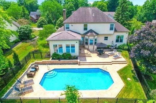 971 Ridge Crest Dr, Columbus, OH 43230-4540