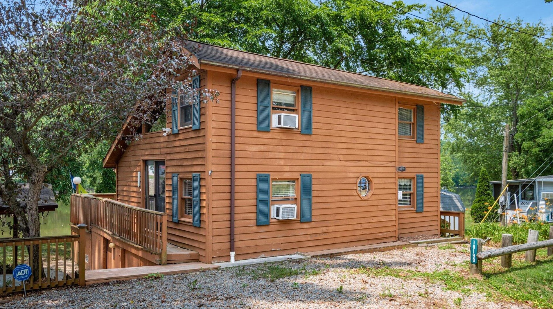 10199 S River Rd, McConnelsvle, OH 43756